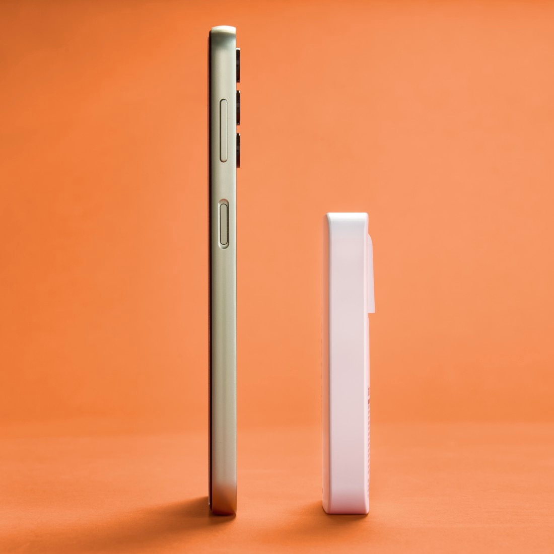 Hama Schnelllade-Gerät »Schnellladegerät mehrfach (GaN, 2x USB-C, 1x USB-A, flach, PD/QC, 65W)«