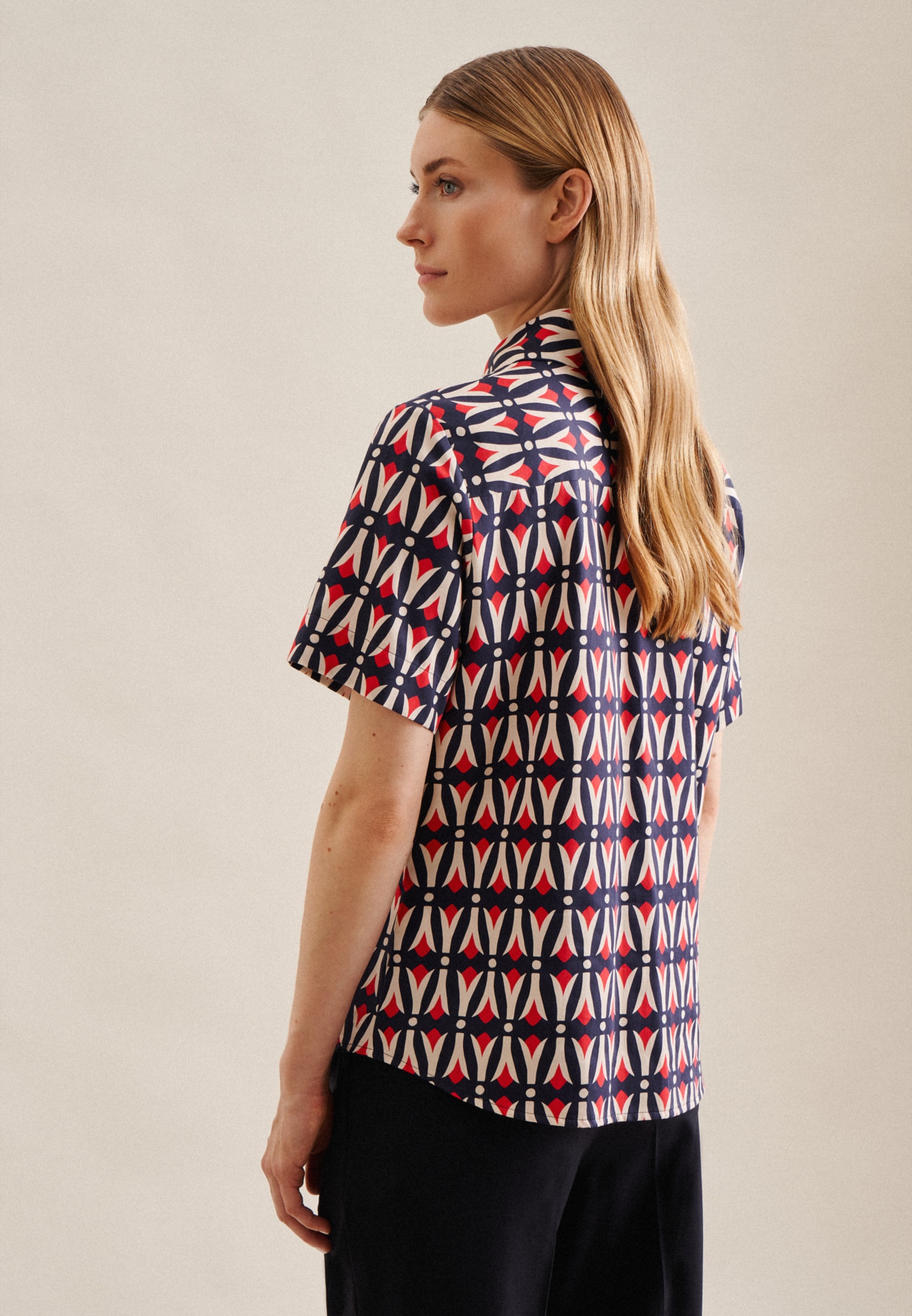 seidensticker Hemdbluse »Schwarze Rose«, Kurzarm Kragen Geometrische Muster
