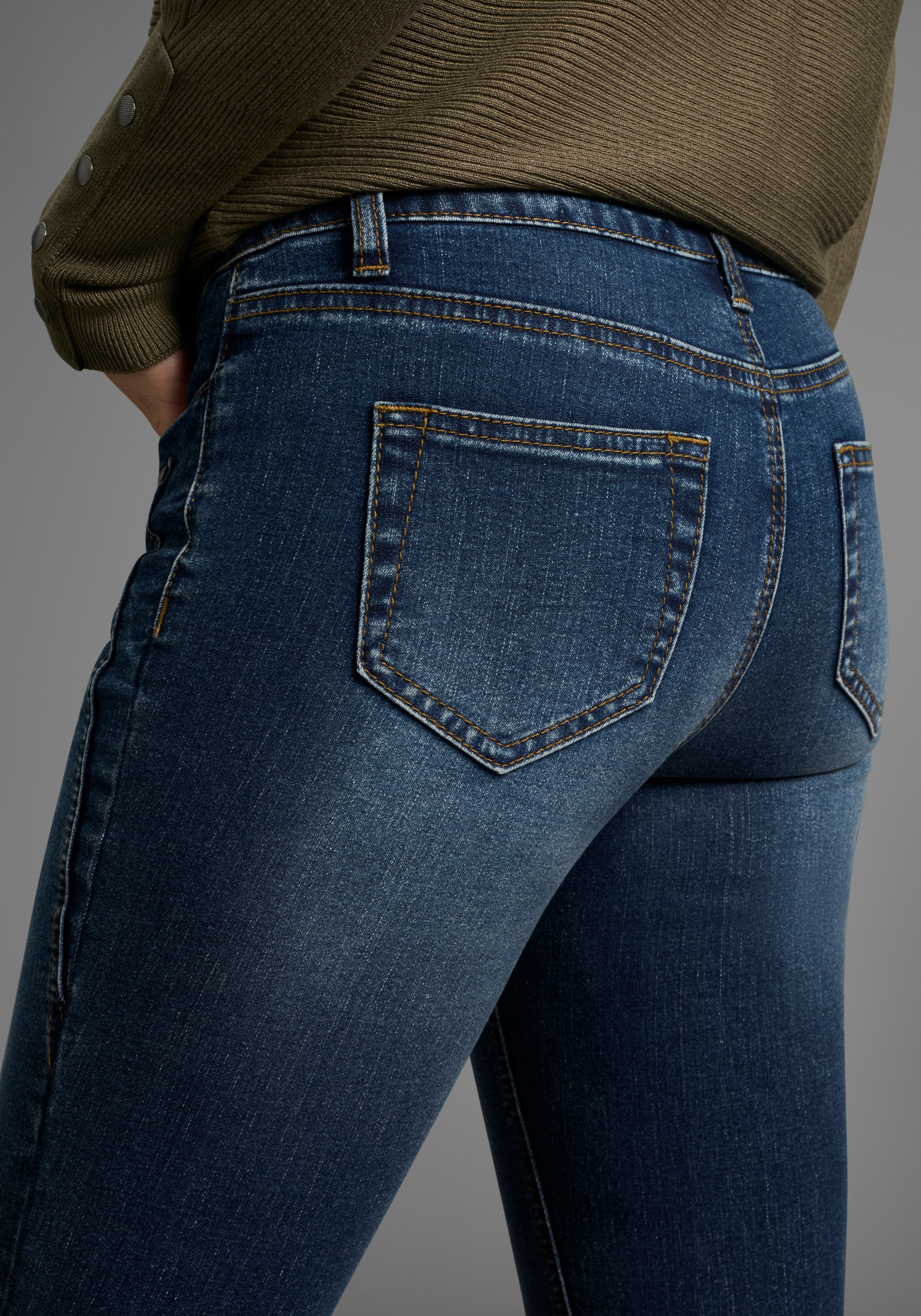 Arizona Comfort-fit-Jeans »mit Keileinsätzen«, niedrige Leibhöhe