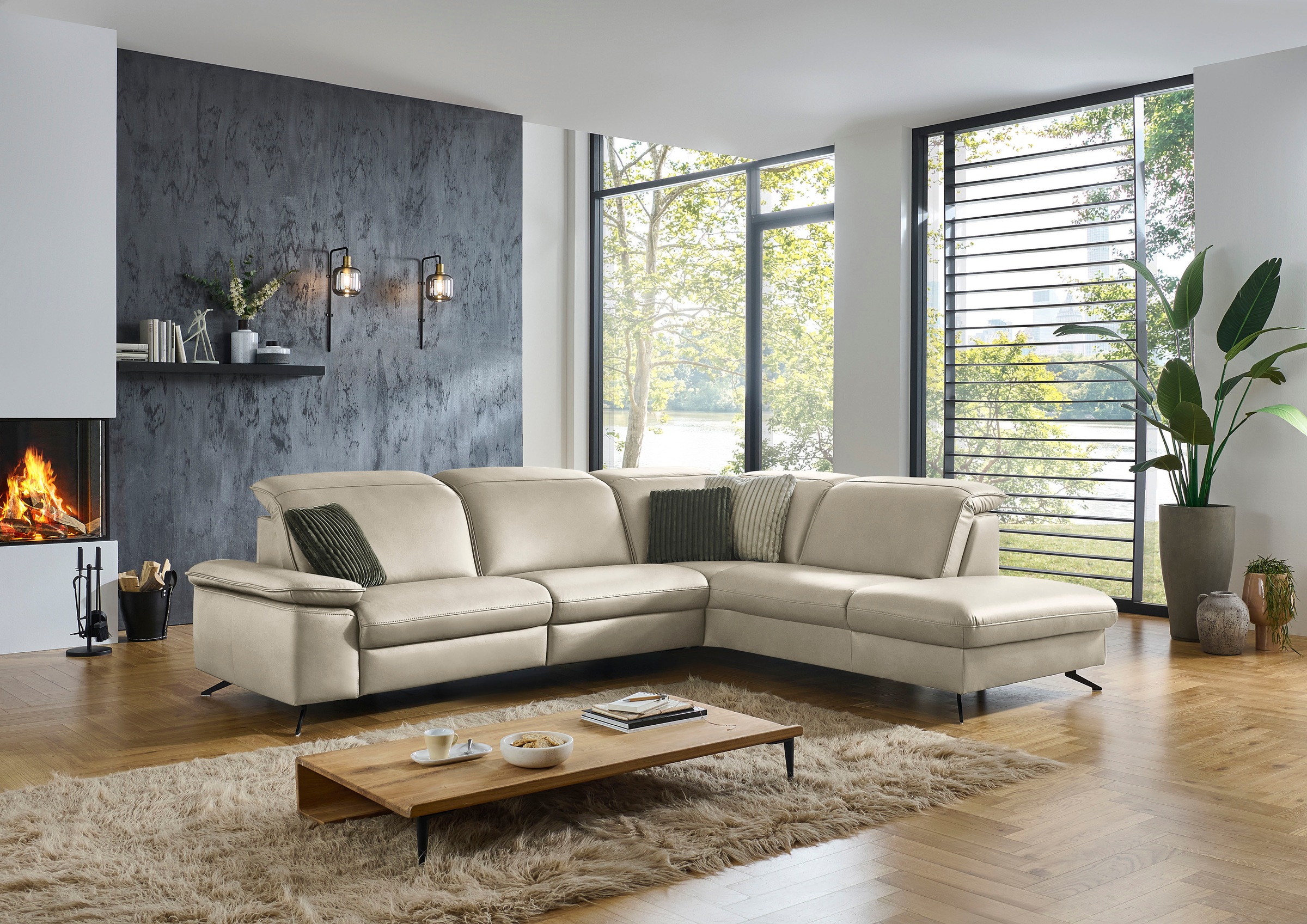 Die PlanBar Ecksofa "PN-EM20091, L-Form, Breite 297 cm" inkl. Kopfteilverstellung, optional elektr. Relaxfunktion u. Stauraum