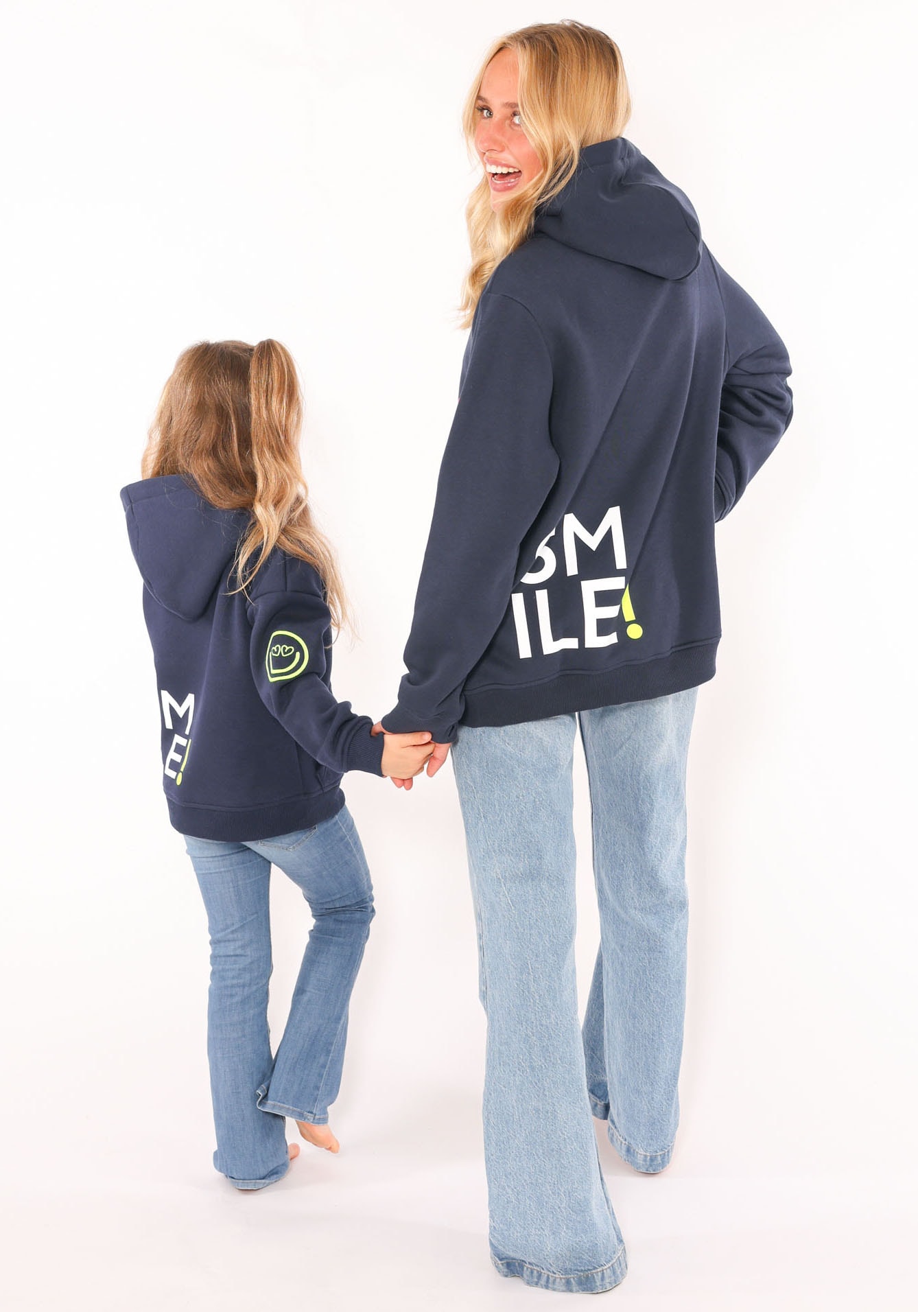 Zwillingsherz Hoodie »"Alissa-Kids"«, mit "Smile"-Aufdruck in Neonfarben und gestickte Smiley