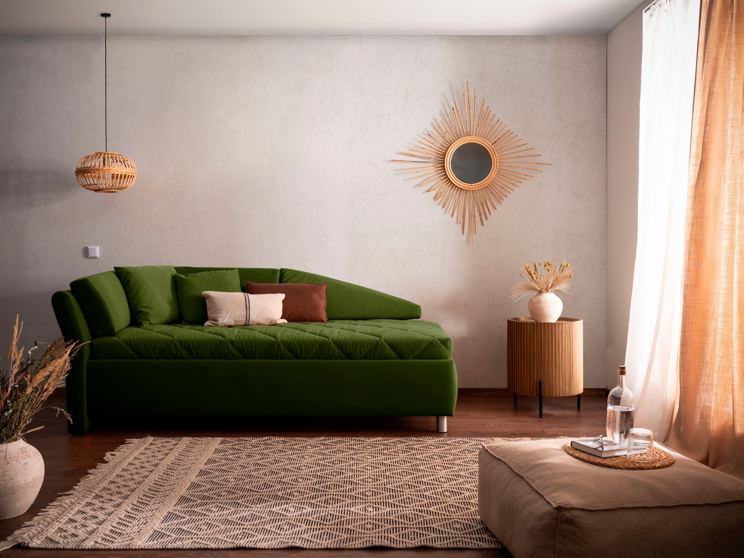 alina Schlafsofa, Bettkasten, Zierkissen-Set aus: 2 Stk. 40x40cm, 1 Stk. 30x30cm
