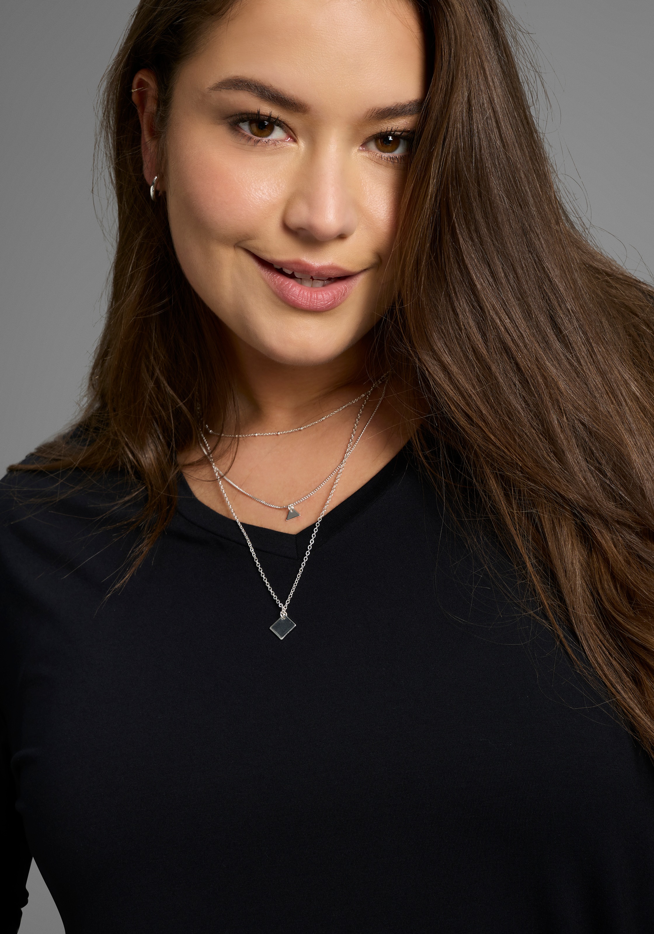 Thumbnail - Laura Scott CURVE 3/4-Arm-Shirt mit V-Ausschnitt und lockerer Passform – GROSSE GRÖSSEN