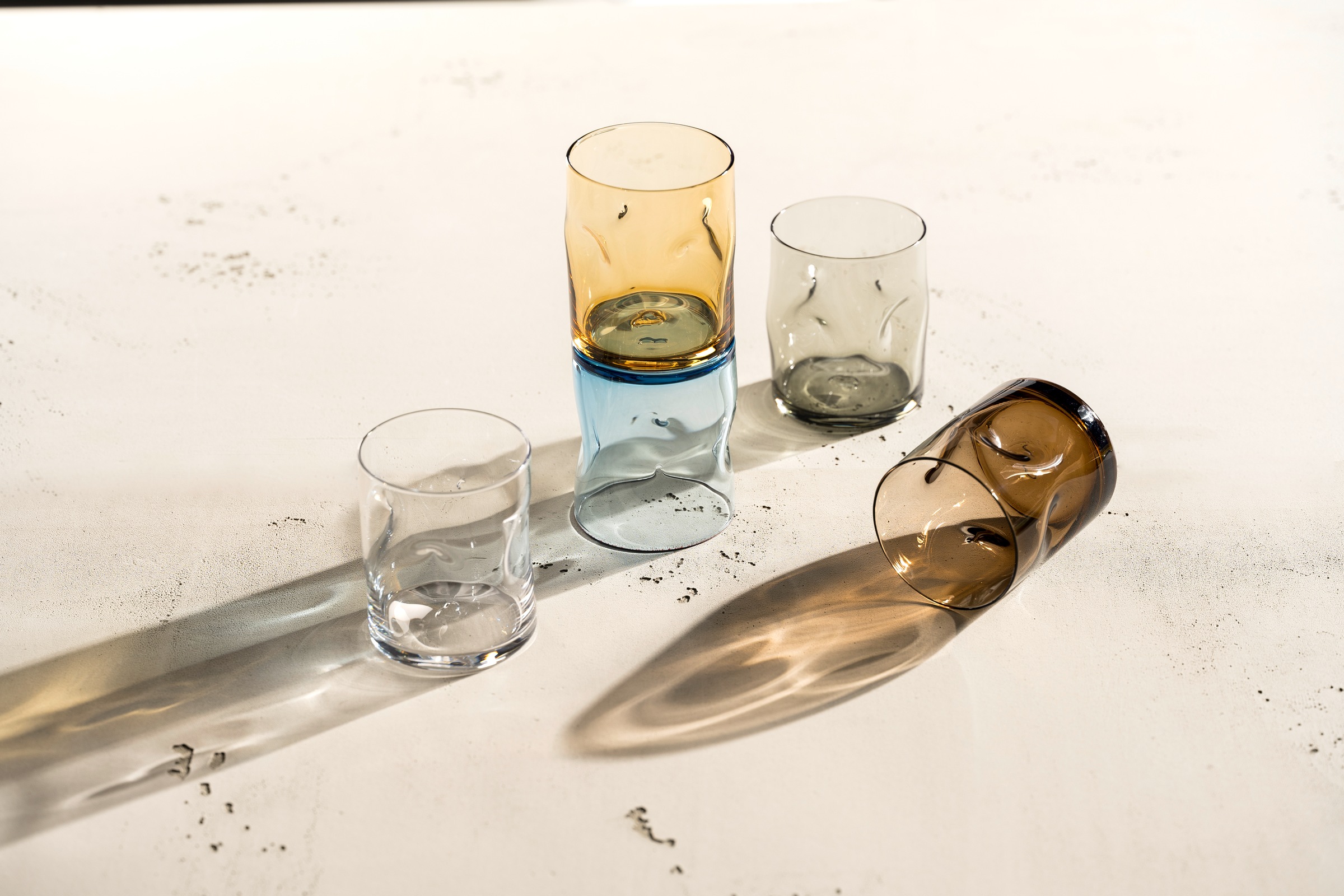 LEONARDO Gläser-Set »Trinkglas VESUVIO, 300 ml, 4er-Set«, (Set, 4 tlg.), konische Form, markantes Design - mit Einquetschungen
