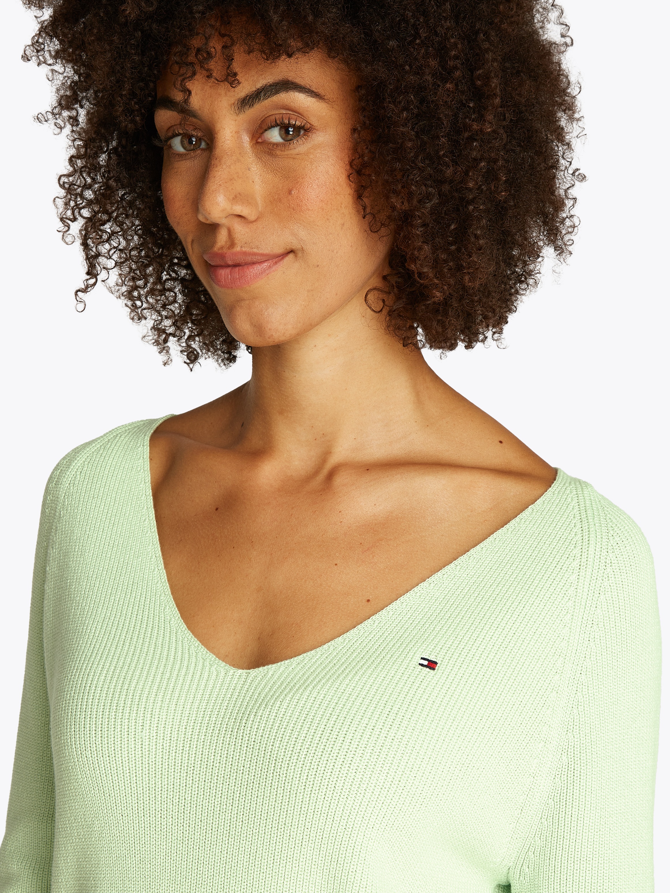 Tommy Hilfiger Strickpullover »CO CARDI FINE GG LS BOAT-NK SWT«, mit Raglanärmel, Logostickerei