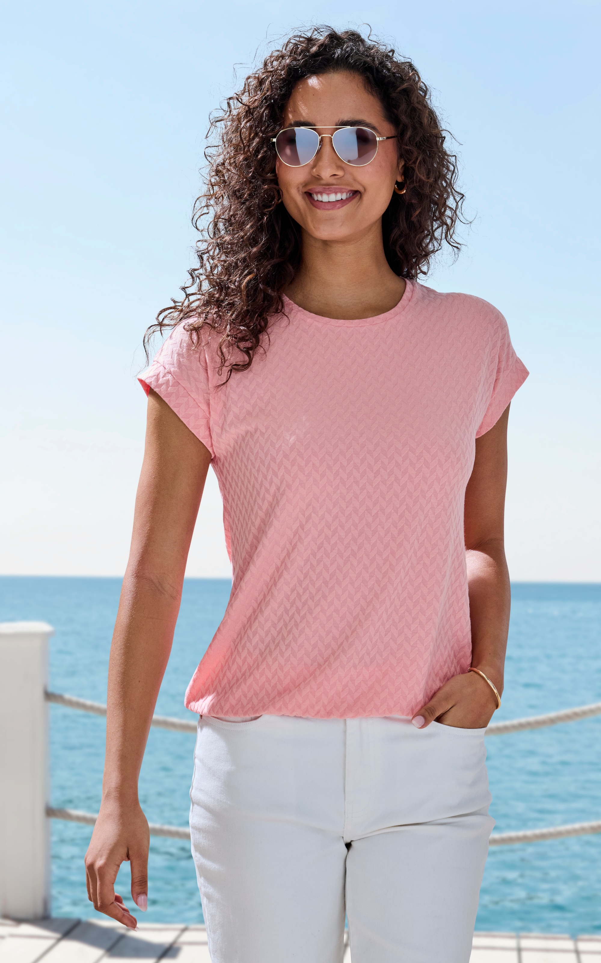 Vivance Kurzarmshirt »mit modischem Jacquard-Muster«, (Packung), mit schönem Jacqaurdmuster