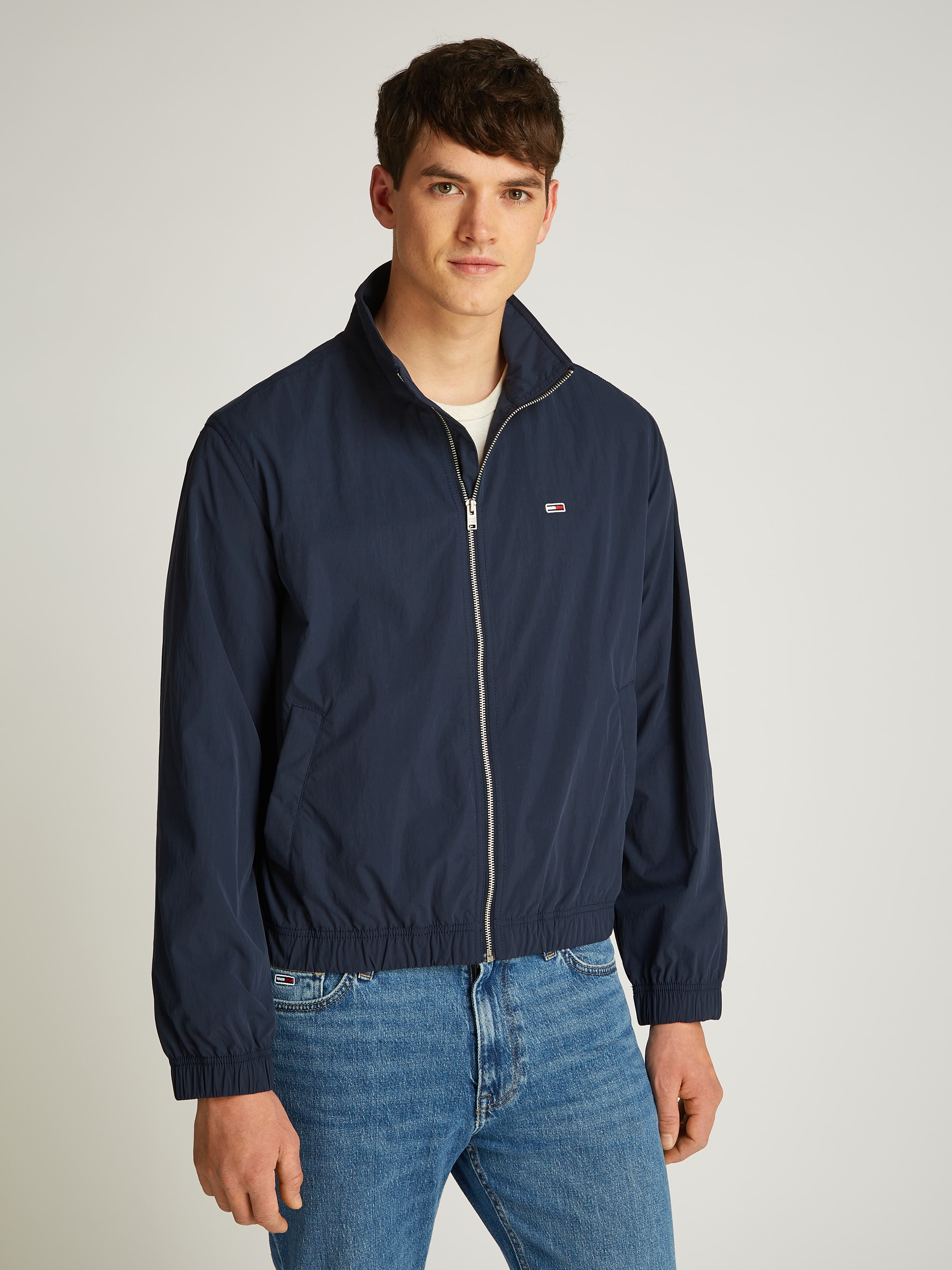 Tommy Jeans Bomberjacke "TJM ESSENTIAL JACKET EXT", mit Logostickerei