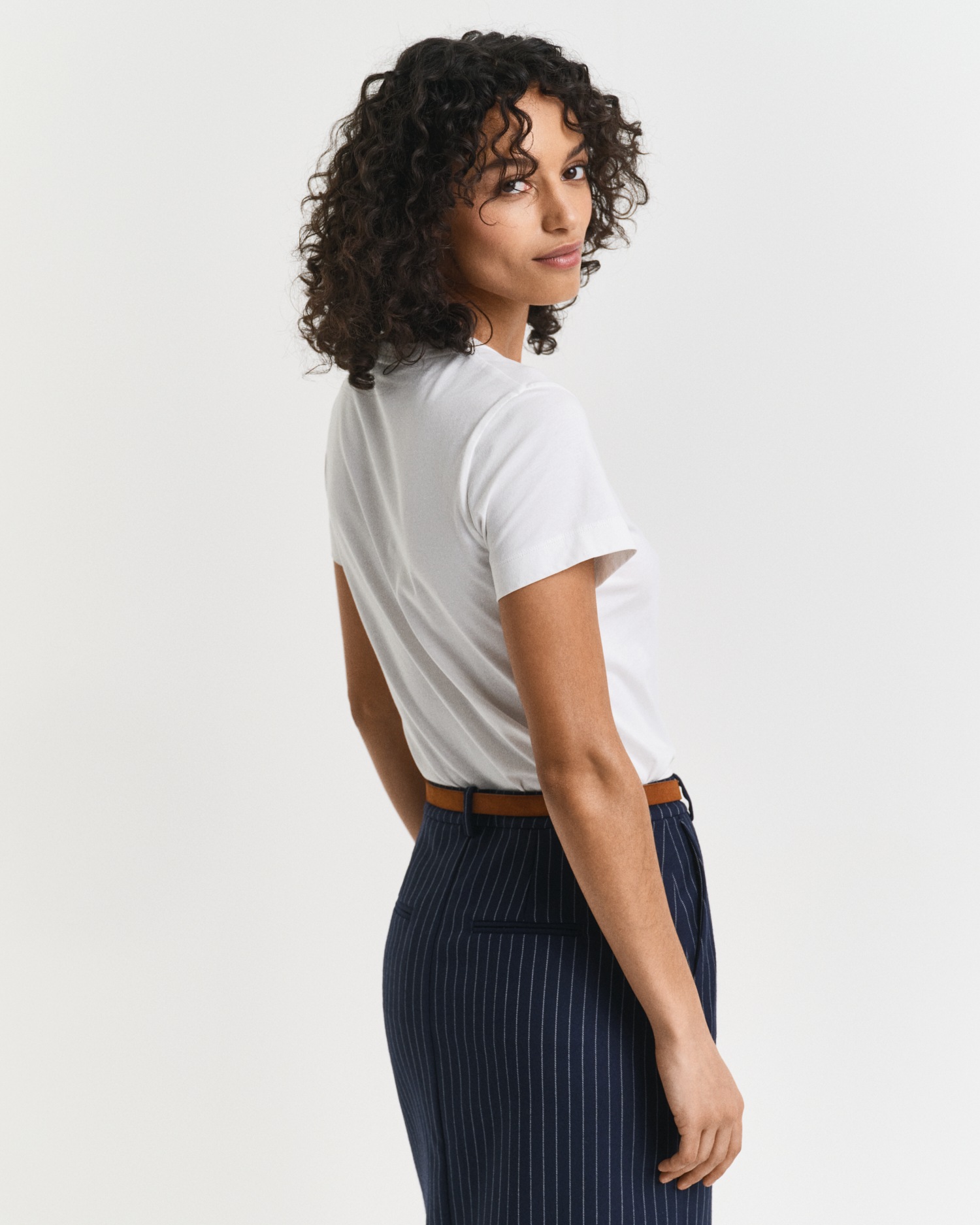 Gant T-Shirt "REG SHIELD KA T-SHIRT", mit einer kleinen aufgestickten Wappe günstig online kaufen