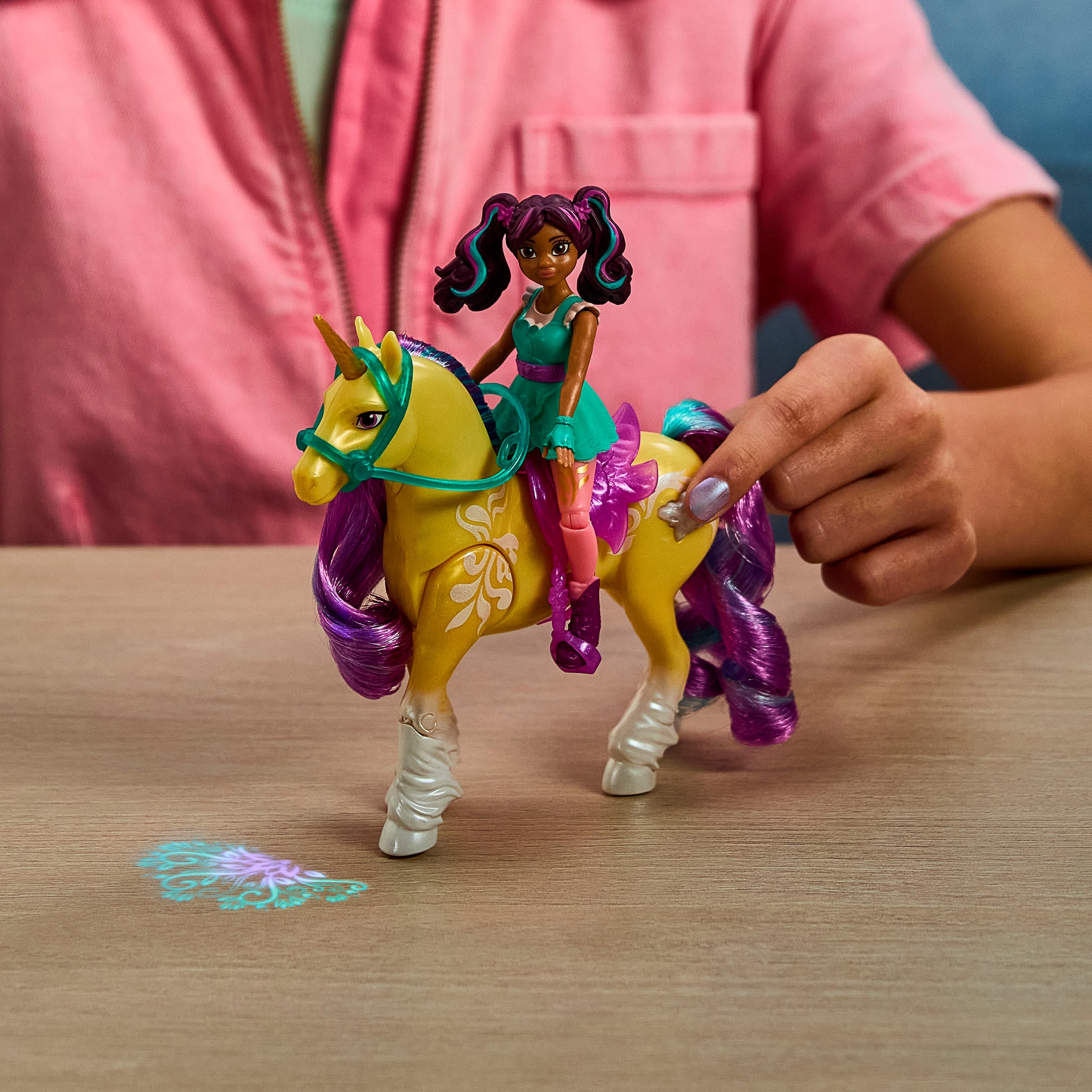 Spin Master Anziehpuppe »Unicorn Academy - Ava & Pflanzen-Magie Leaf«, mit echter Mähne und Leuchteffektt