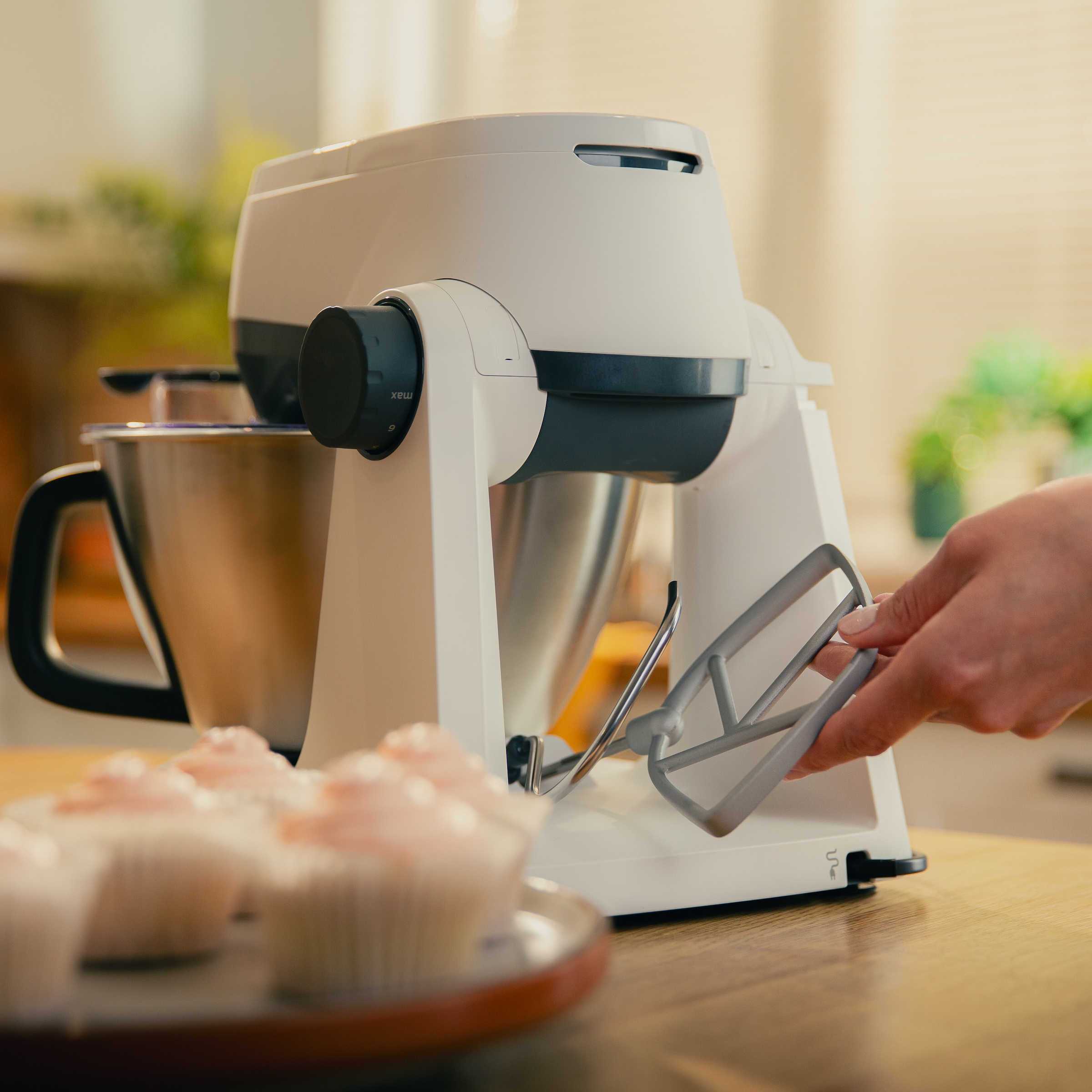 Kenwood Küchenmaschine »Multi Tasker KHC30.000WH« Aufbewahrung für 2 Aufsätze, Einhandschüssel & 44% leiser als KHC29