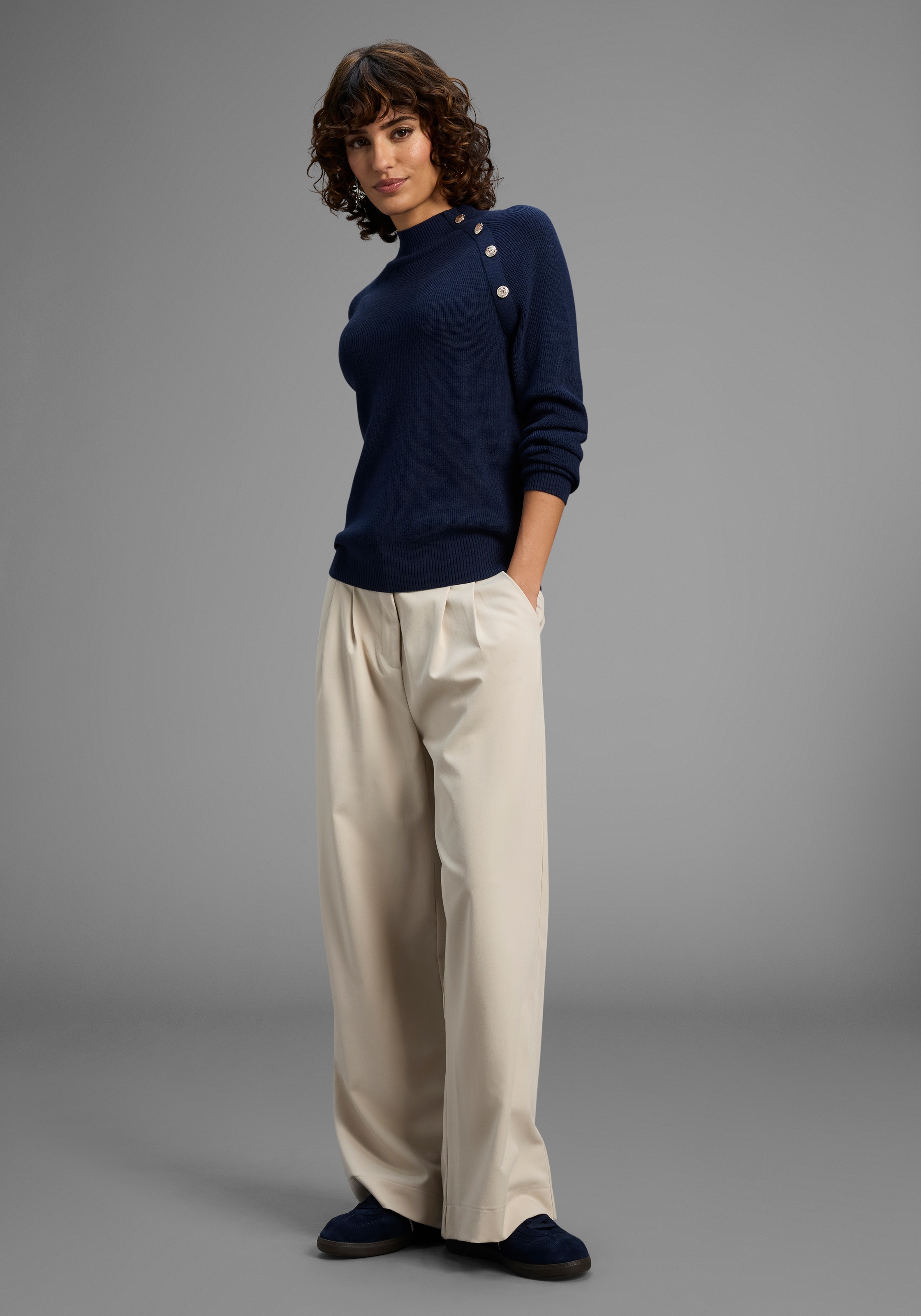 Laura Scott Strickpullover, mit Knopfdetail und Stehkragen