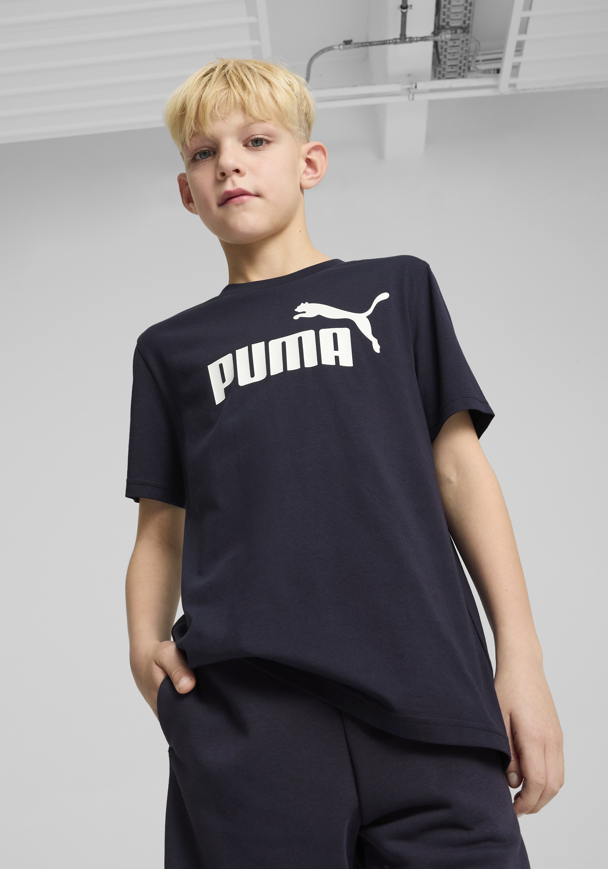 PUMA T-Shirt »ESS NO. 1 LOGO TEE B« Regular Fit, Kurzarmdesign, Rundhalsausschnitt, sportlicher Stil