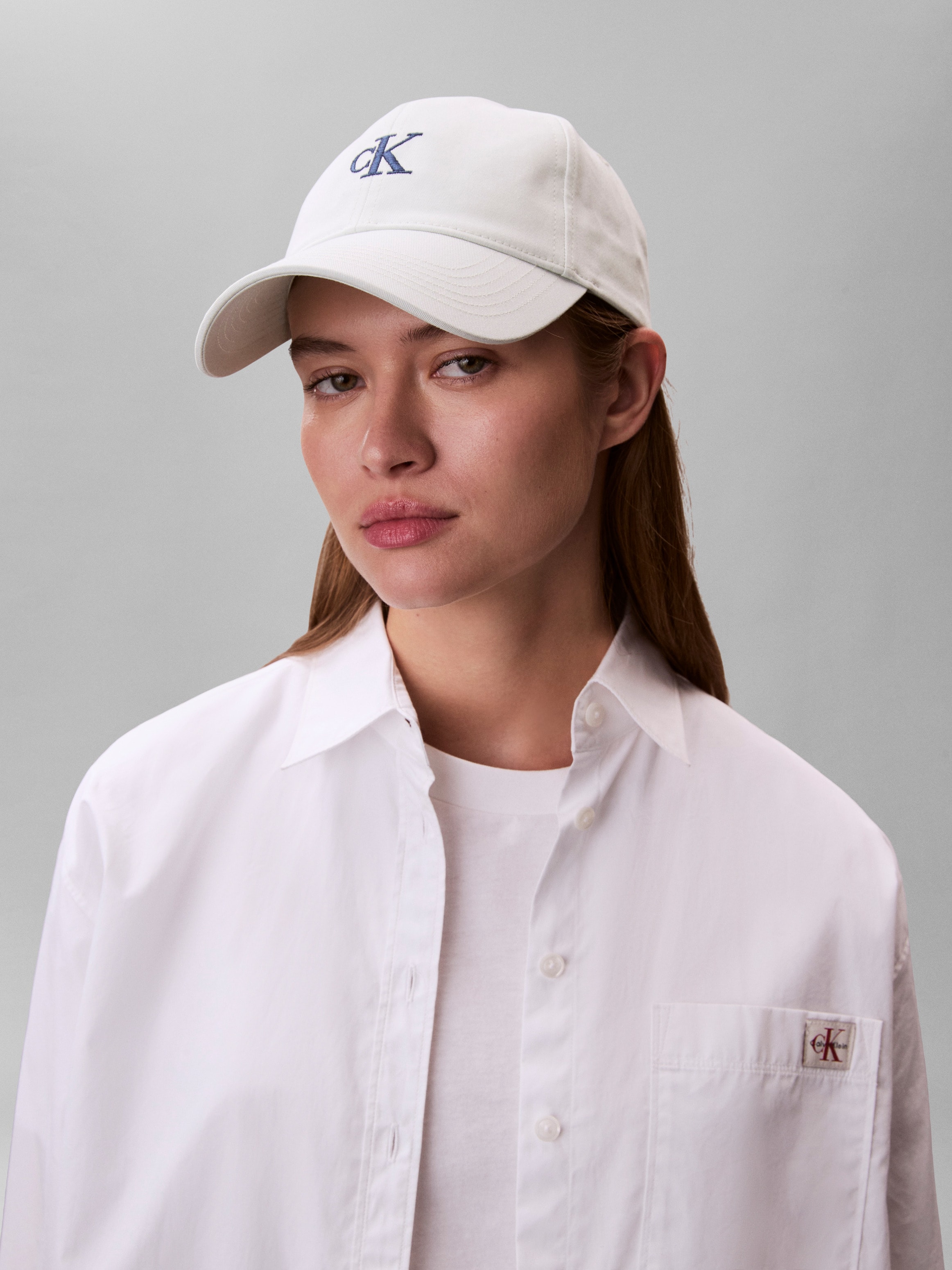 Calvin Klein mit Markenlogo