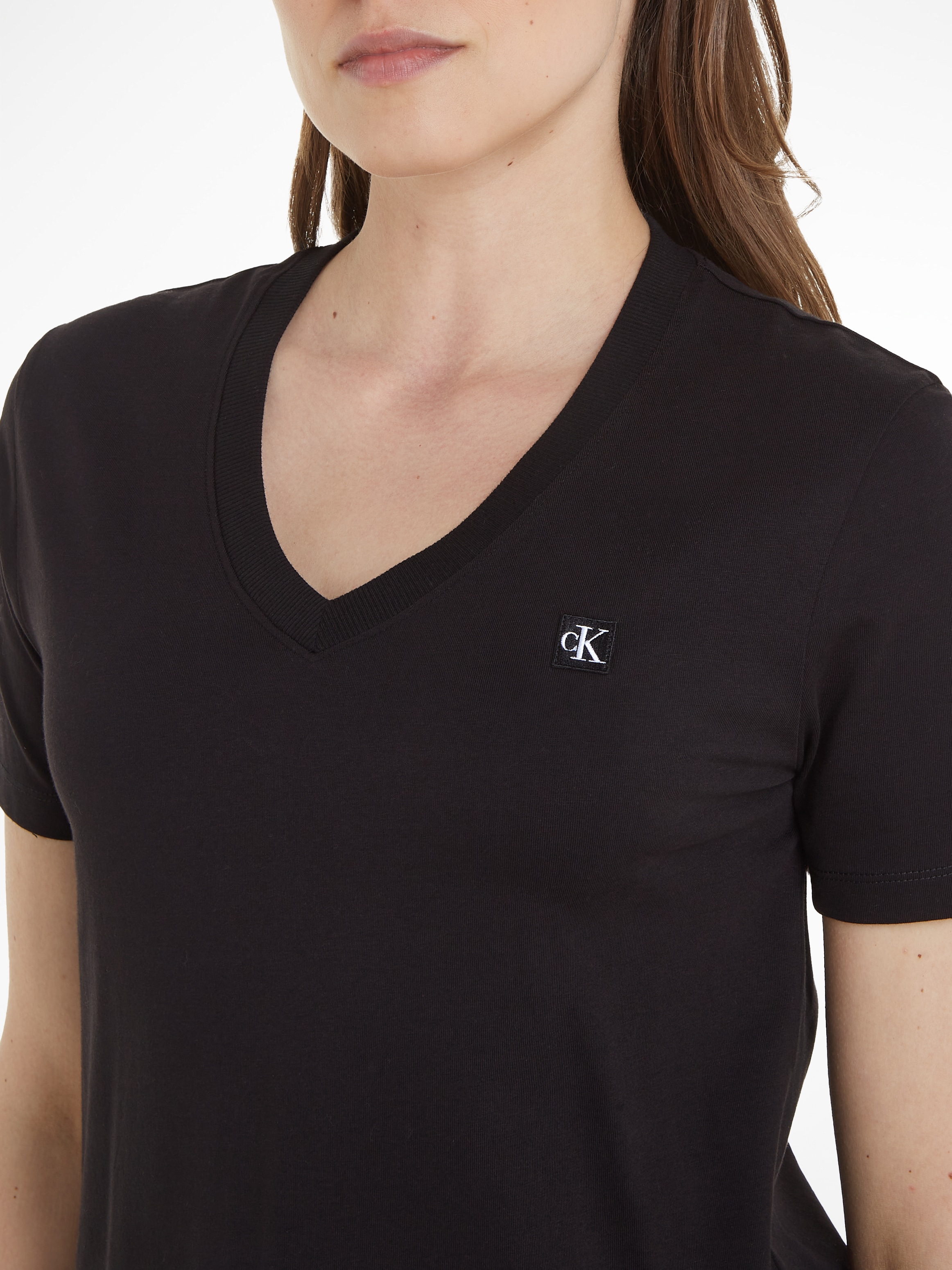 Calvin Klein Jeans T-Shirt »CK EMBRO BADGE V-NECK TEE«, mit Logomarkenlabel