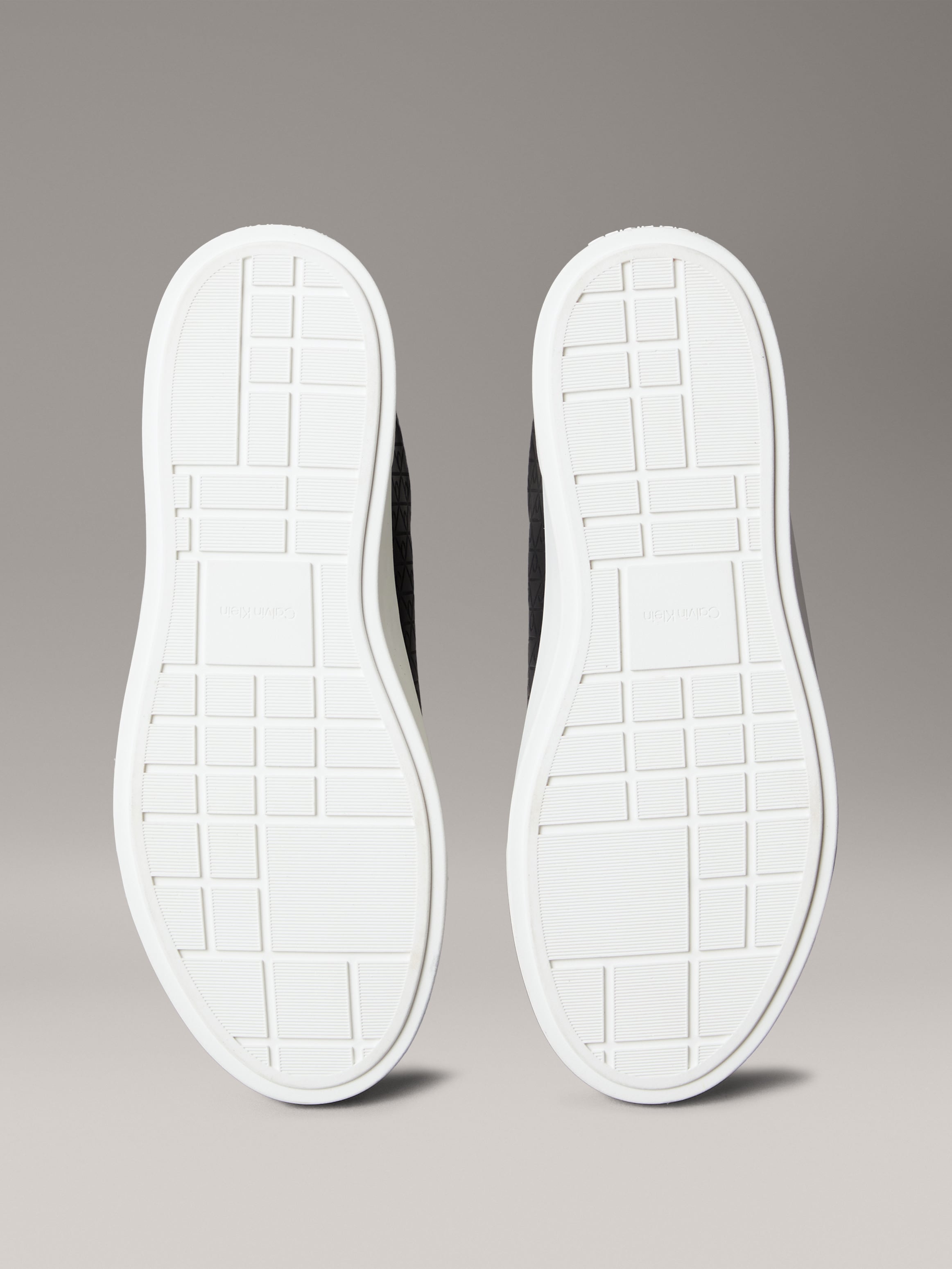 Calvin Klein Sneaker »LOW PRO CUPS LACE UP LTH AOP«, Schnürschuh, Freizeitschuh, Halbschuh mit CK-Muster