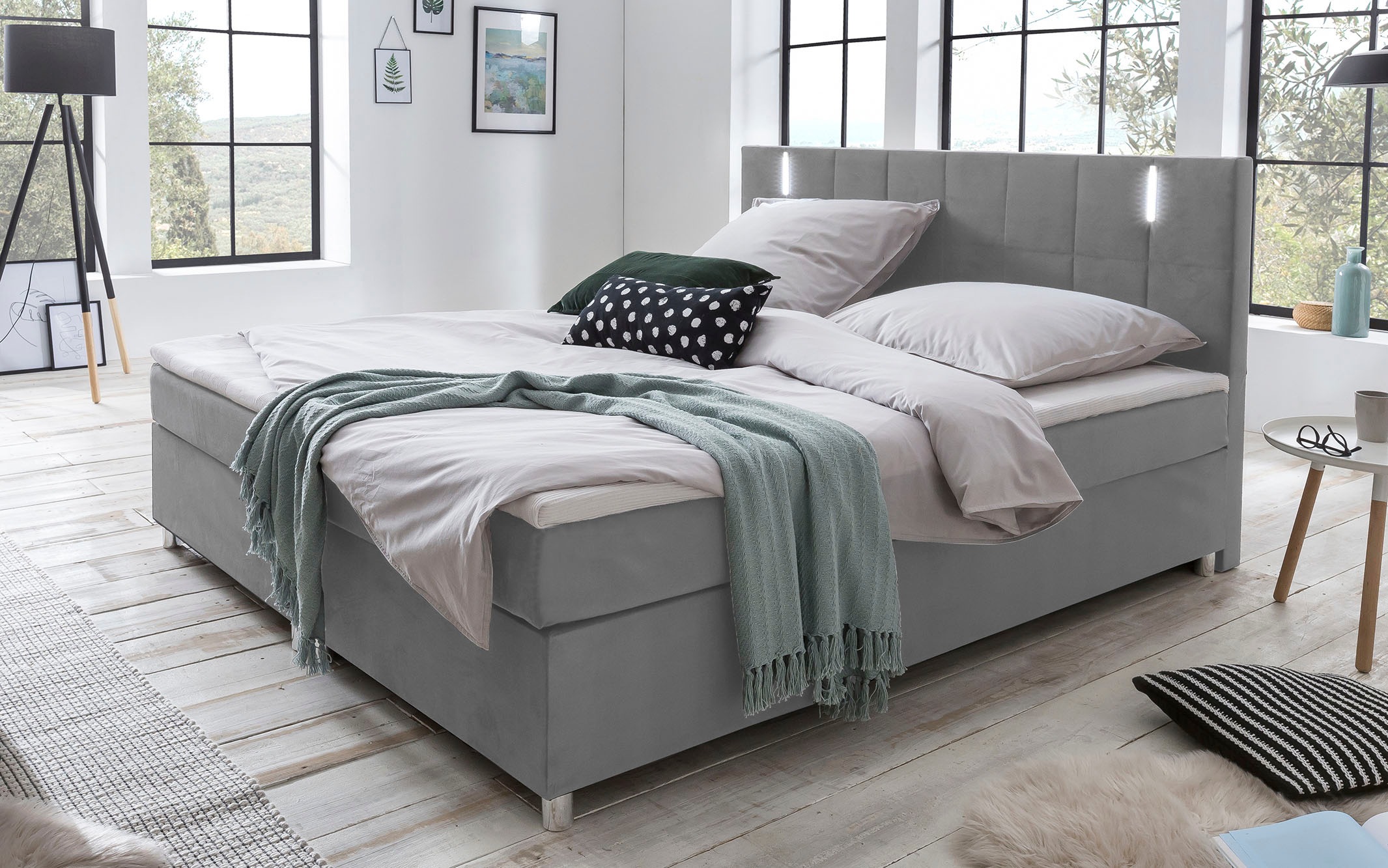 SalesFever Bett, mit LED-Beleuchtung im Kopfteil, Lounge Bett in weichem Samtvelours, Design Bett mit Matratze und Topper