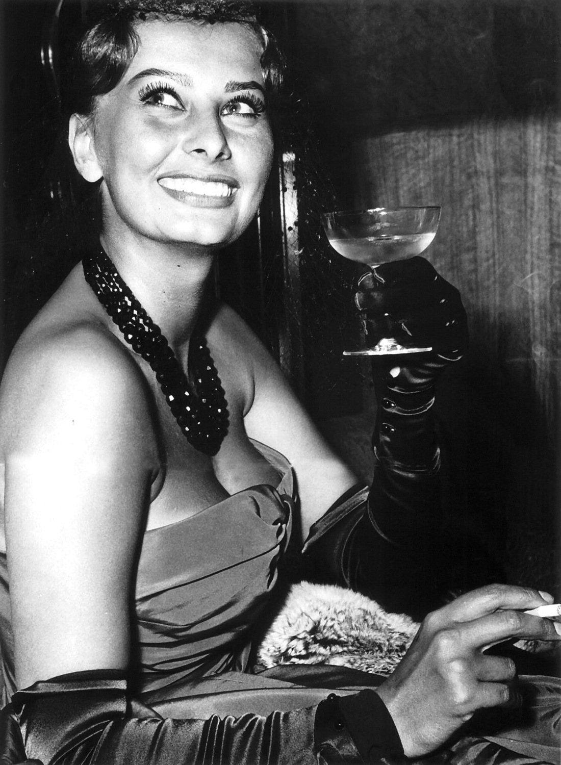 queence Acrylglasbild "Sophia Loren mit Champagne", Schwarz-Weiß-Frau-Stars günstig online kaufen