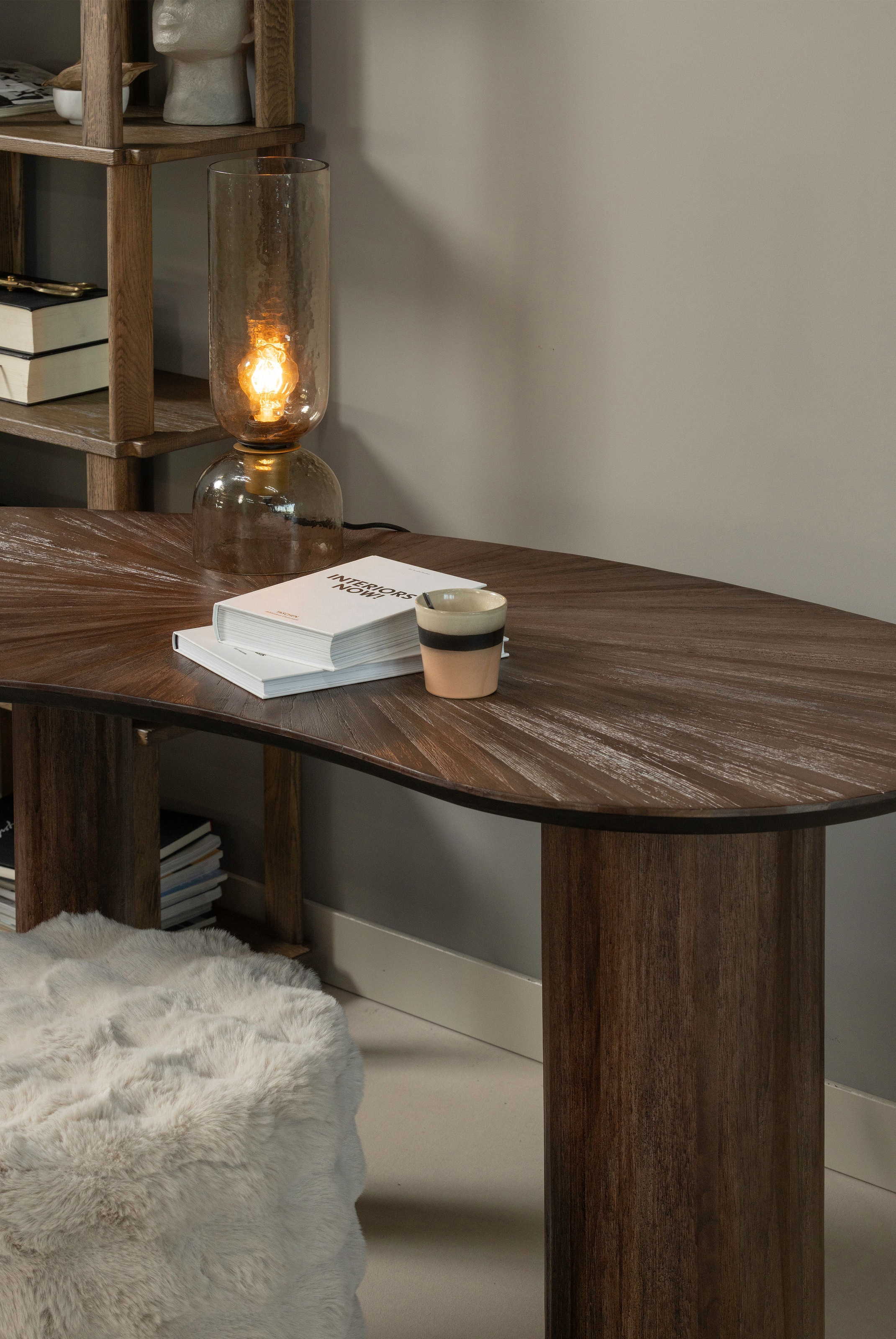 WOOOD Schreibtisch »Sun aus Teakholz mit organischer Form und Standfuß 150x62x76 cm« Einfach zu montieren, sichtbare Maserung