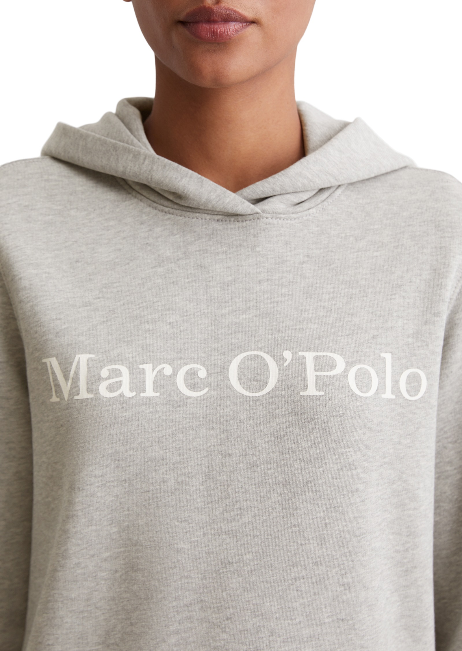 Marc O'Polo Hoodie, auf der Brust ist eine farblich passende Logo-Stickerei