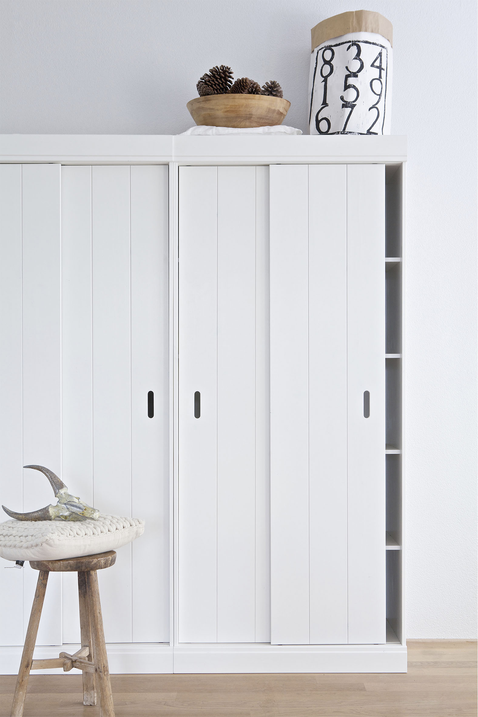 WOOOD Garderobenschrank "Row FSC-Kiefernholz gebürstet mit Schiebetüren H 195 x B 85 x T 44 cm" Tragkraft 15 kg pro Boden, nebeneinander kombinierbar, pfleigleicht
