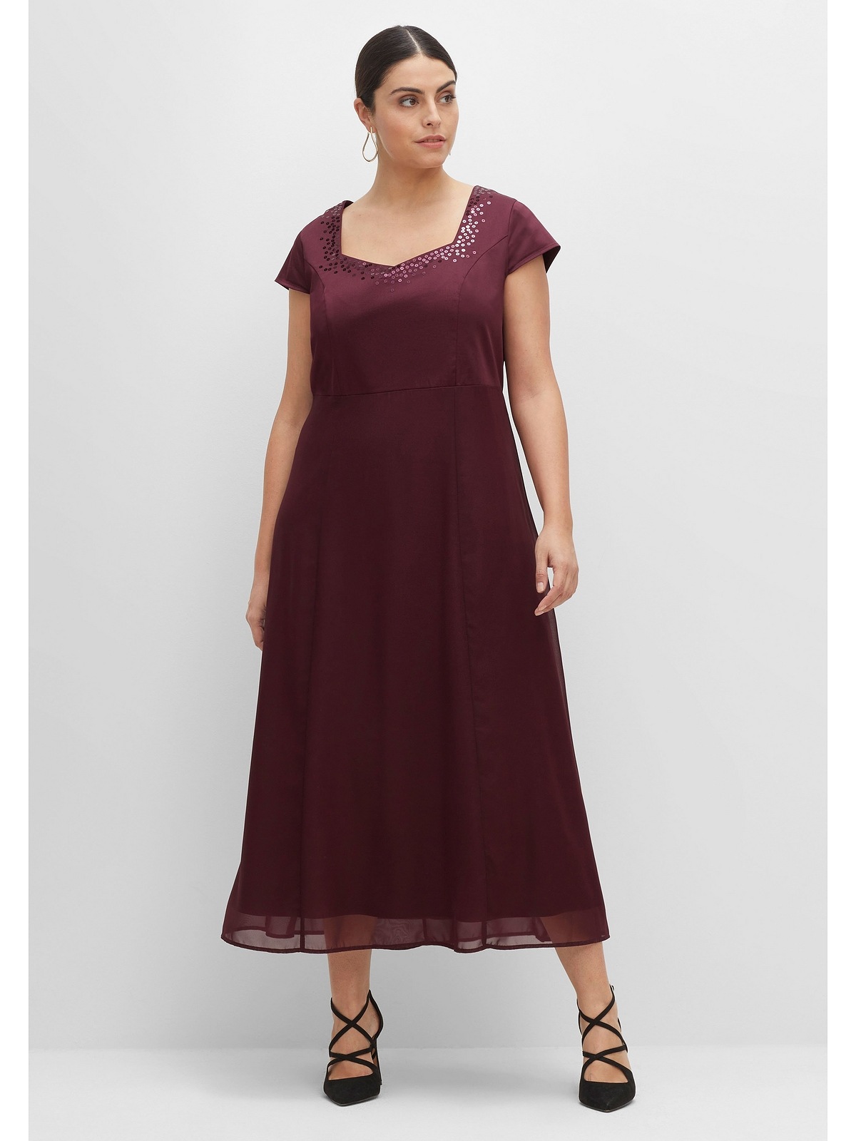 sheego -  Abendkleid "Cocktailkleid", mit schimmernden Pailletten, leicht ausgestellter Rock