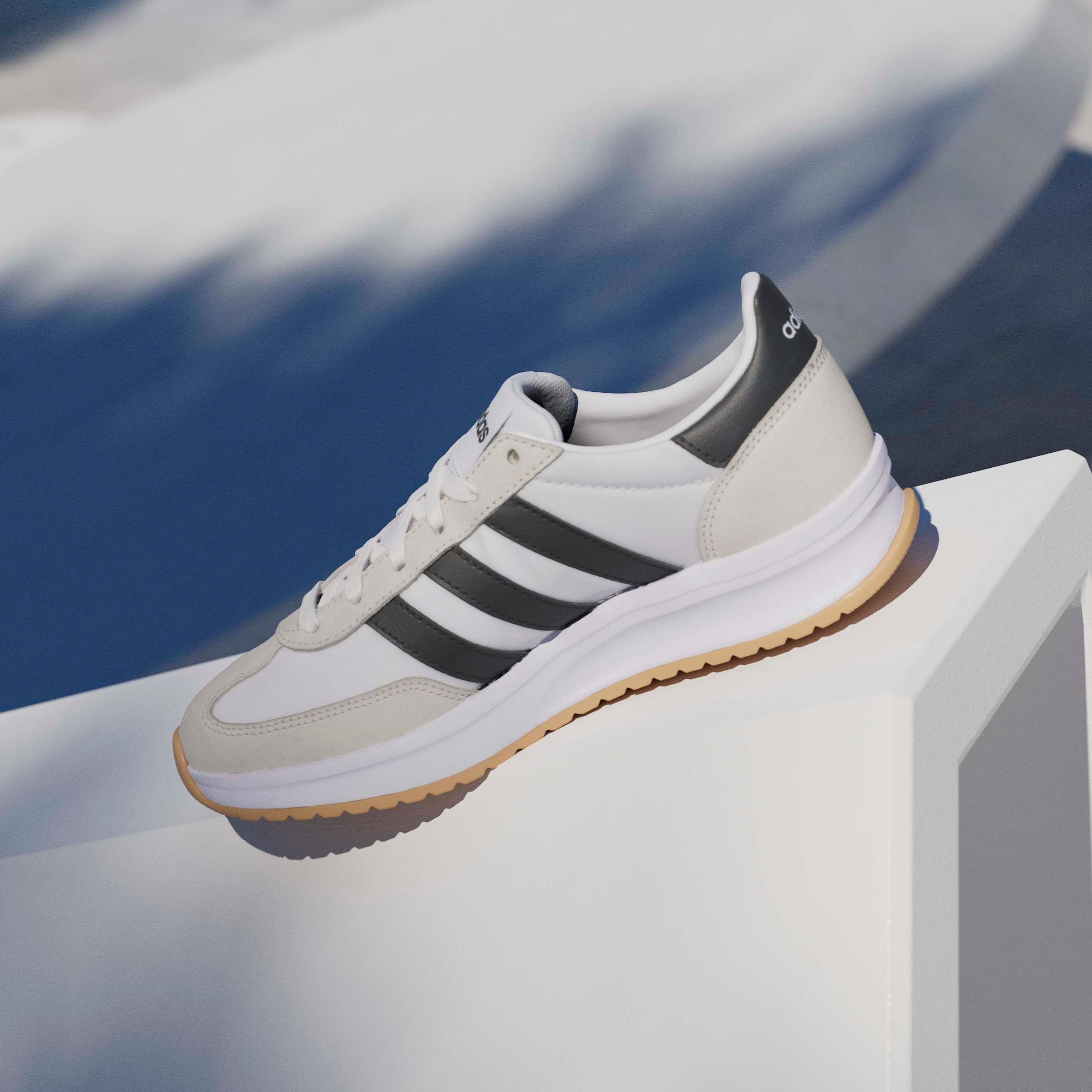 adidas Sportswear Sneaker »RUN 70S 2.0«, inspiriert vom Design des SL72