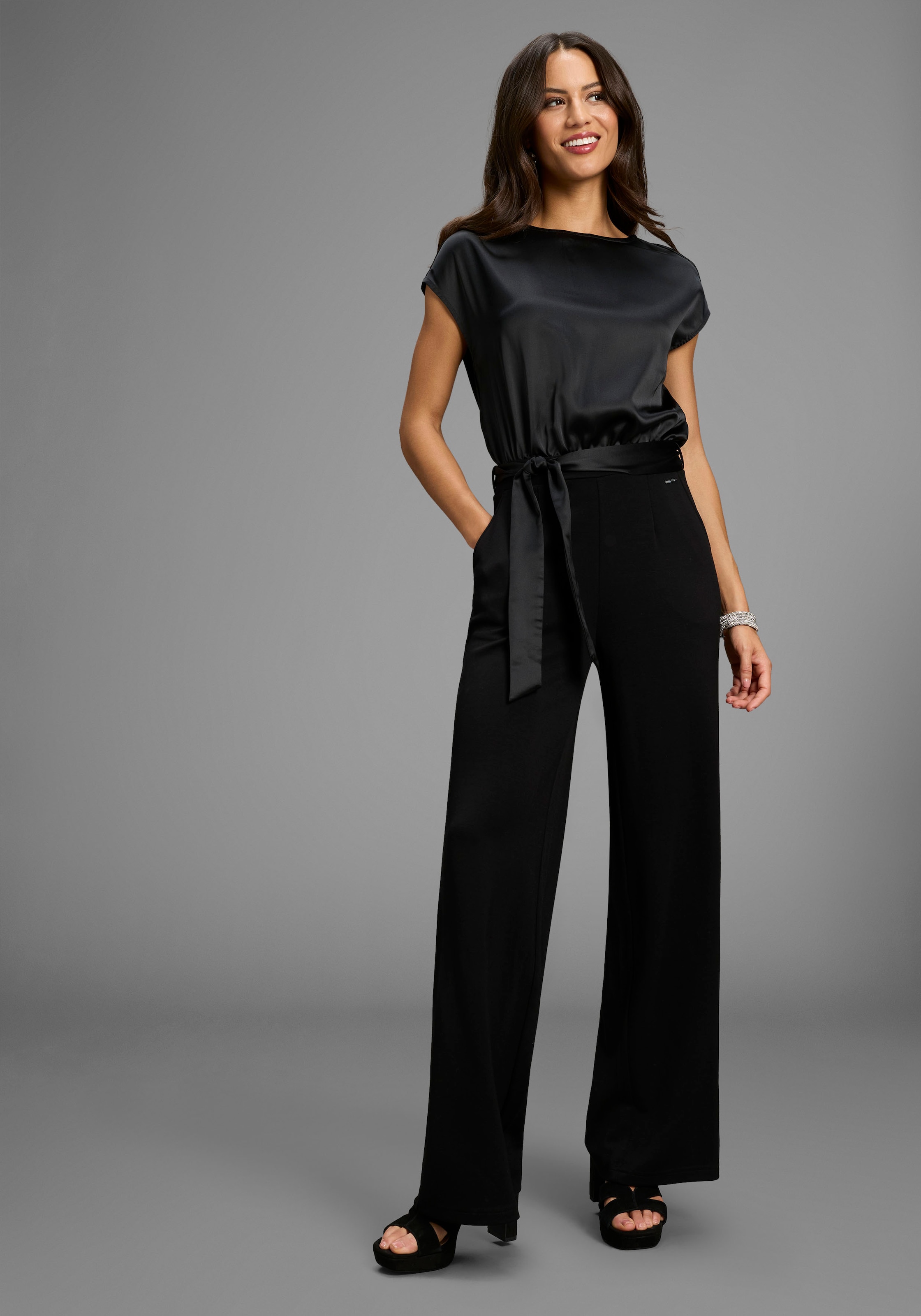 Laura Scott Jumpsuit, aus glänzendem Satin mit bequemer Jersey-Hose - NEUE günstig online kaufen