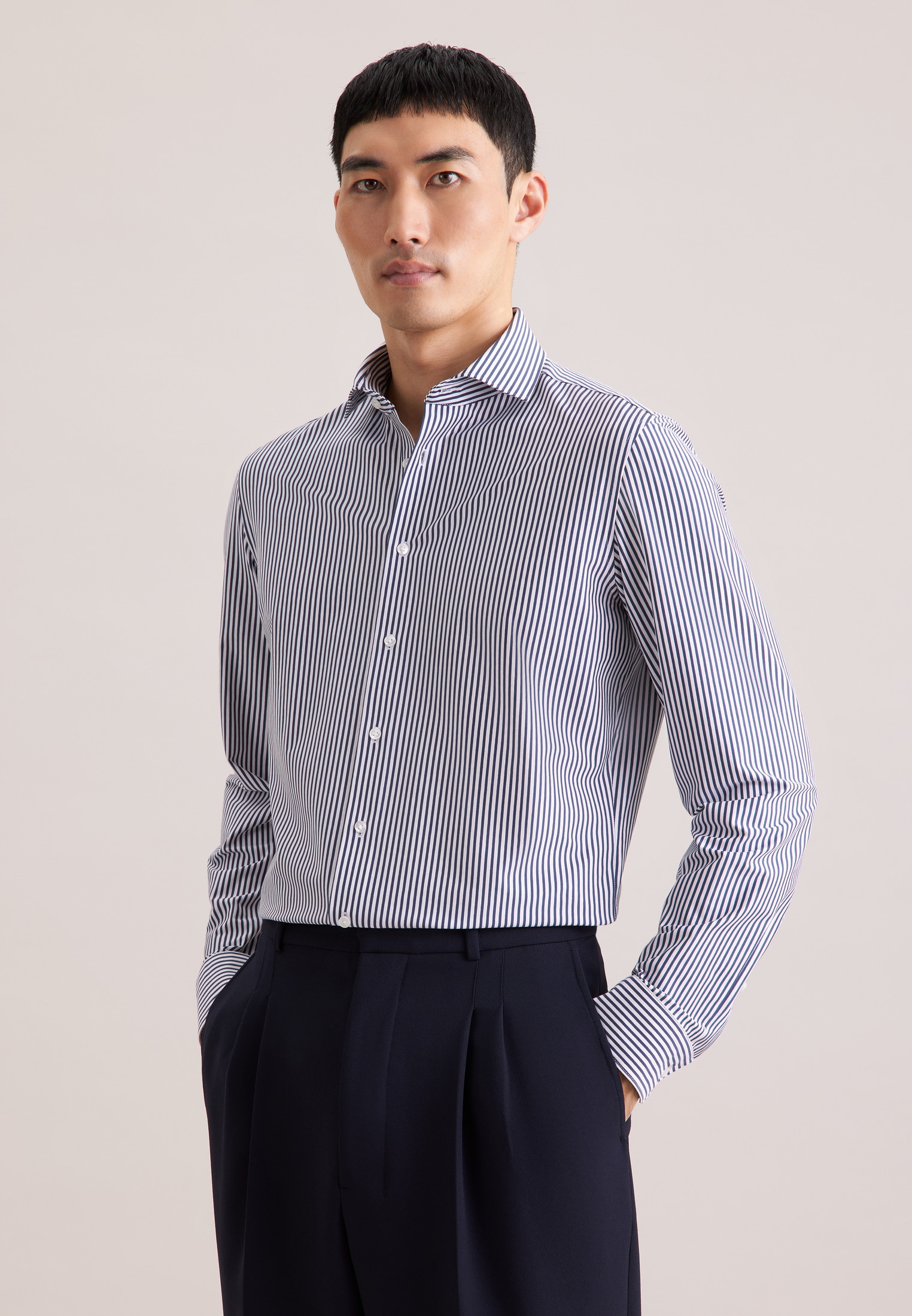 Businesshemd SEIDENSTICKER "Schwarze Rose", Herren, Gr. XL (44), normale Ärmellängen, grau, 94% Baumwolle, 6% Elasthan, gestreift, tailored fit, 2-Knopf-Manschette, Hemden, Shaped 1/1 Kentkragen Gestreift