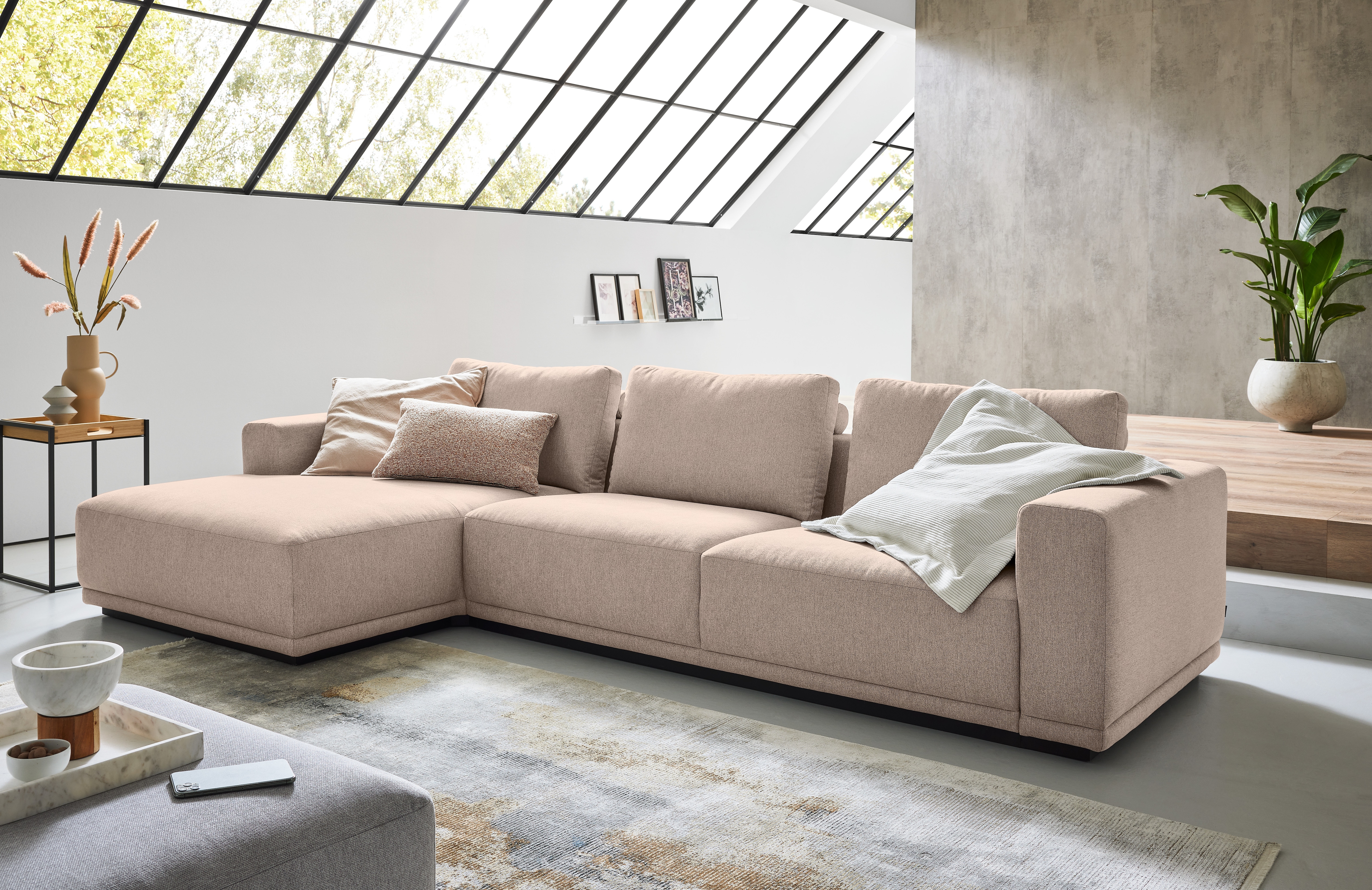 Musterring Ecksofa "JustB PM200, Holzrahmen in schwarz, wahlw. Sitzvorzug, Breite 316cm" Anreihsofa rechts & Longchair links, mit elektrischem Sitzvorzug