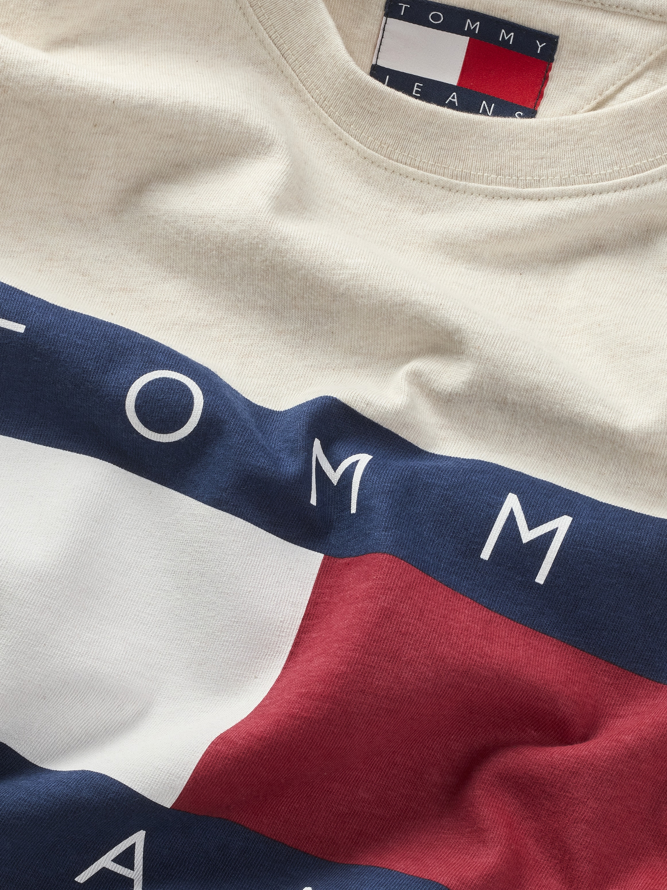 Tommy Jeans T-Shirt »TJM RLX MELANGE BIG FLAG TEE«, mit großem Logo