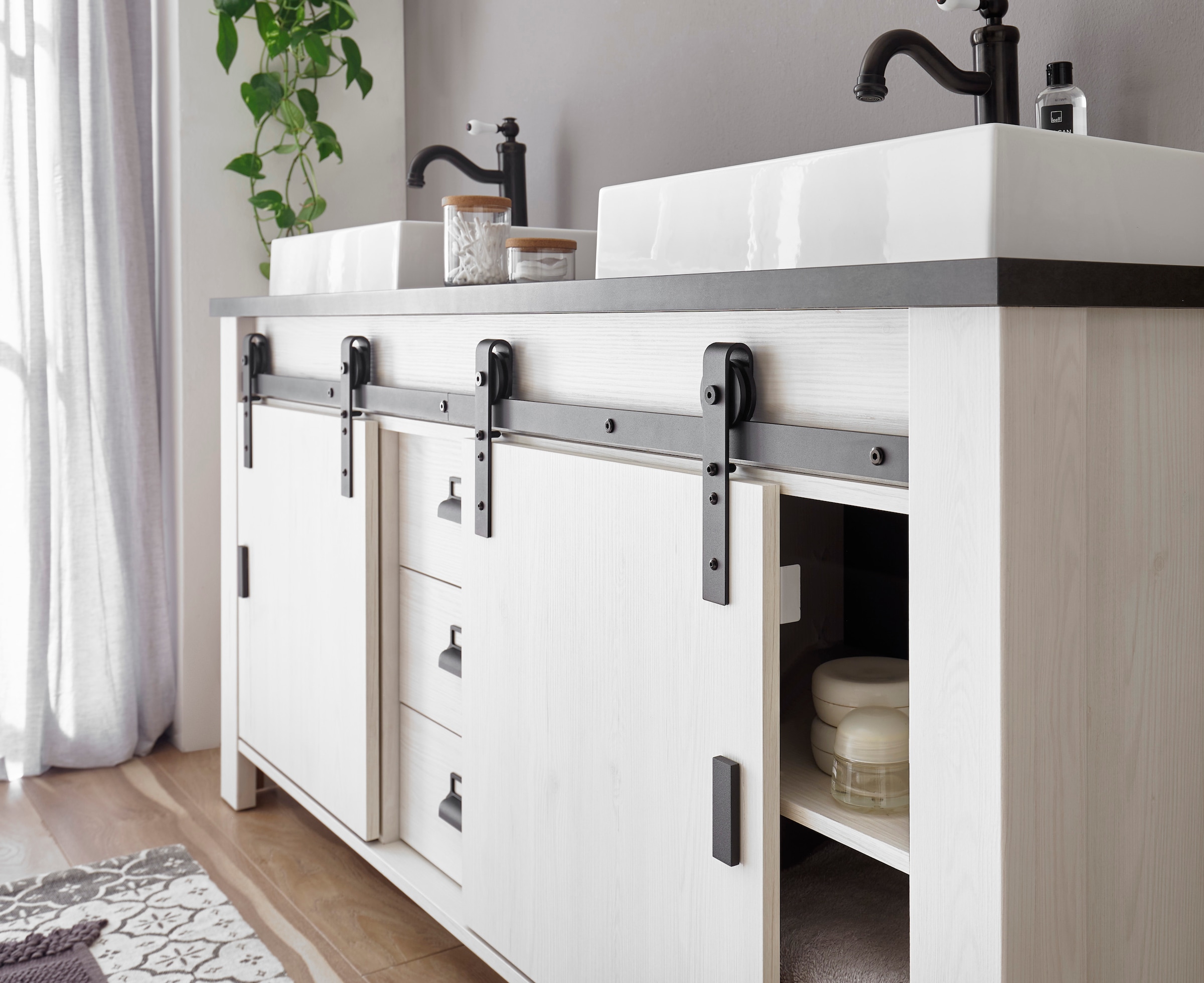 Home affaire Badmöbel-Set »SHERWOOD, Bad im modernen Design, 4-teiliges Badezimmer«, (4 St.), in 2 Farben verfügbar, Scheunentorbeschlag & Apothekergriff aus Metall