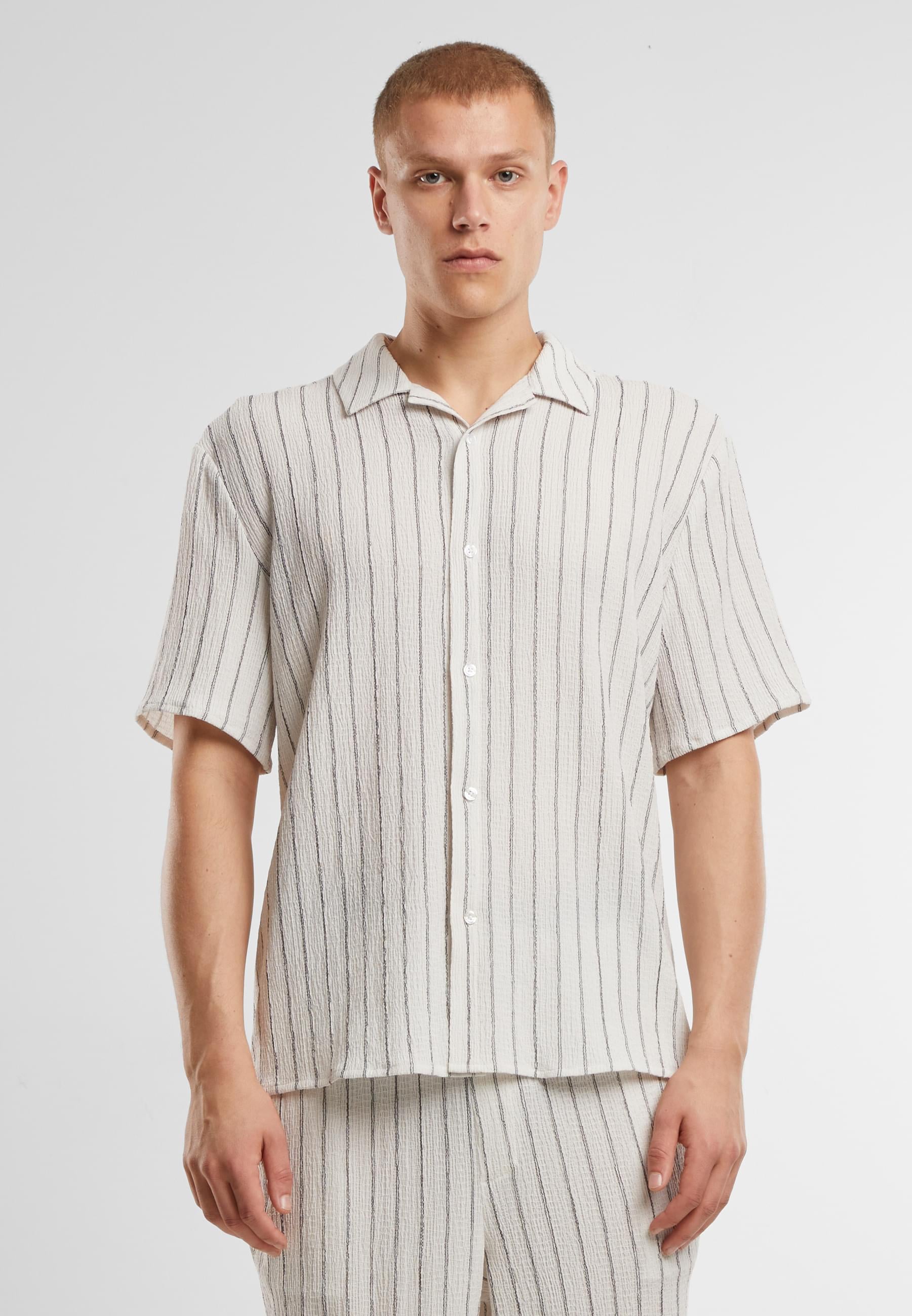 URBAN CLASSICS Langarmhemd »Urban Classics Striped Crinkle Resort Shirt«, (1 tlg.)