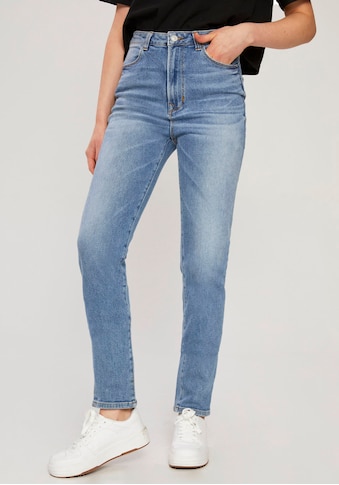LTB Mom-Jeans »DORES C«, mit gerade zulaufendem Beinverlauf, hoher Leibhöhe und mit... kaufen