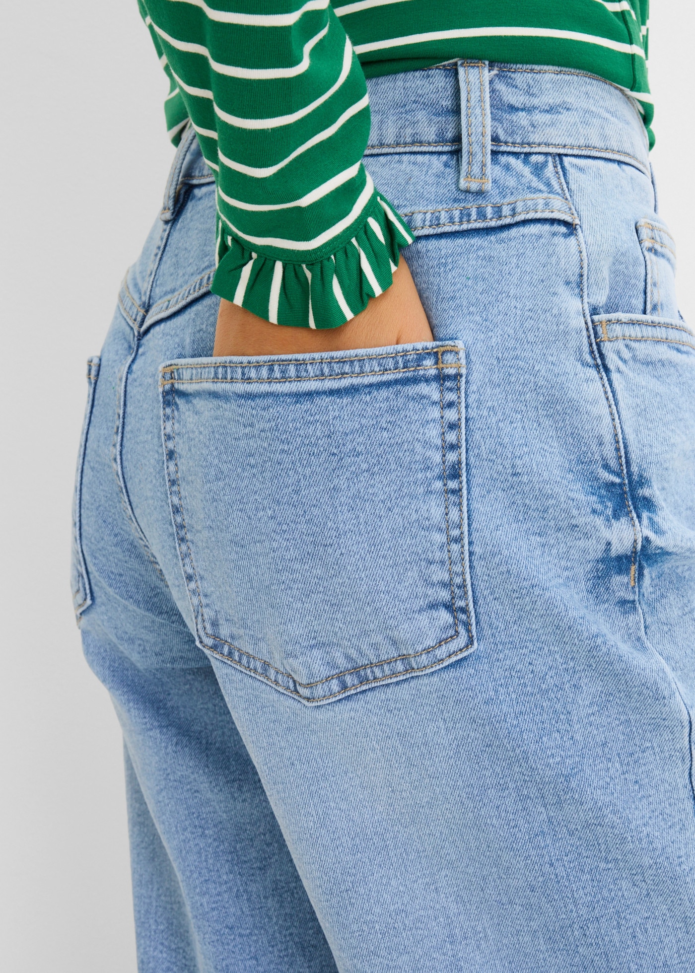 bonprix Straight-Jeans mit High-Waist-Bund, Regular Fit, Straight-Leg-Schnitt, im Casual-Stil