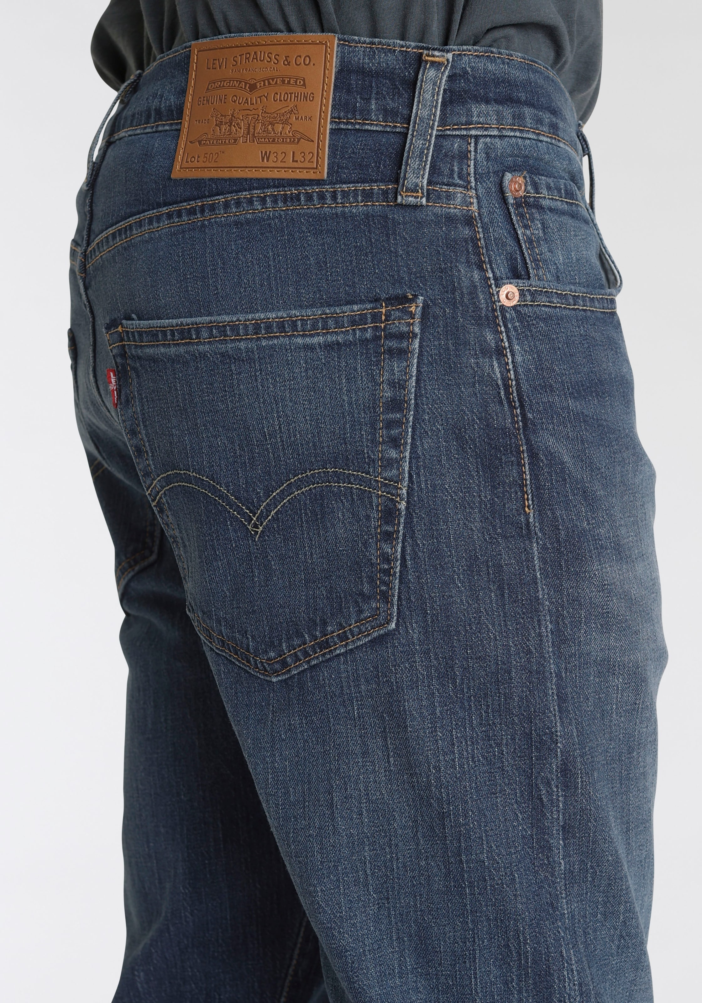 Levi's® Tapered-fit-Jeans »502 TAPER«, in elegantem, modernem Stil