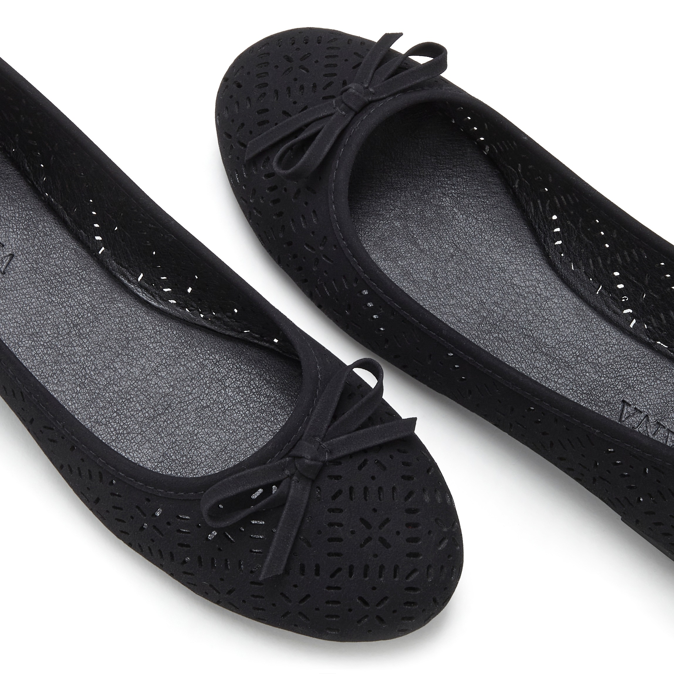 Ballerina LASCANA "Slip-On-Sneaker", Damen, Gr. 41, schwarz, Obermaterial: 100% Lederimitat. Decksohle: 100% Lederimitat. Futter: 100% Lederimitat. Laufsohle: 100% Synthetik, unifarben, Basic, Schuhe Ballerina, Freizeitschuh, Slipper, Halbschuh mit kleine 3
