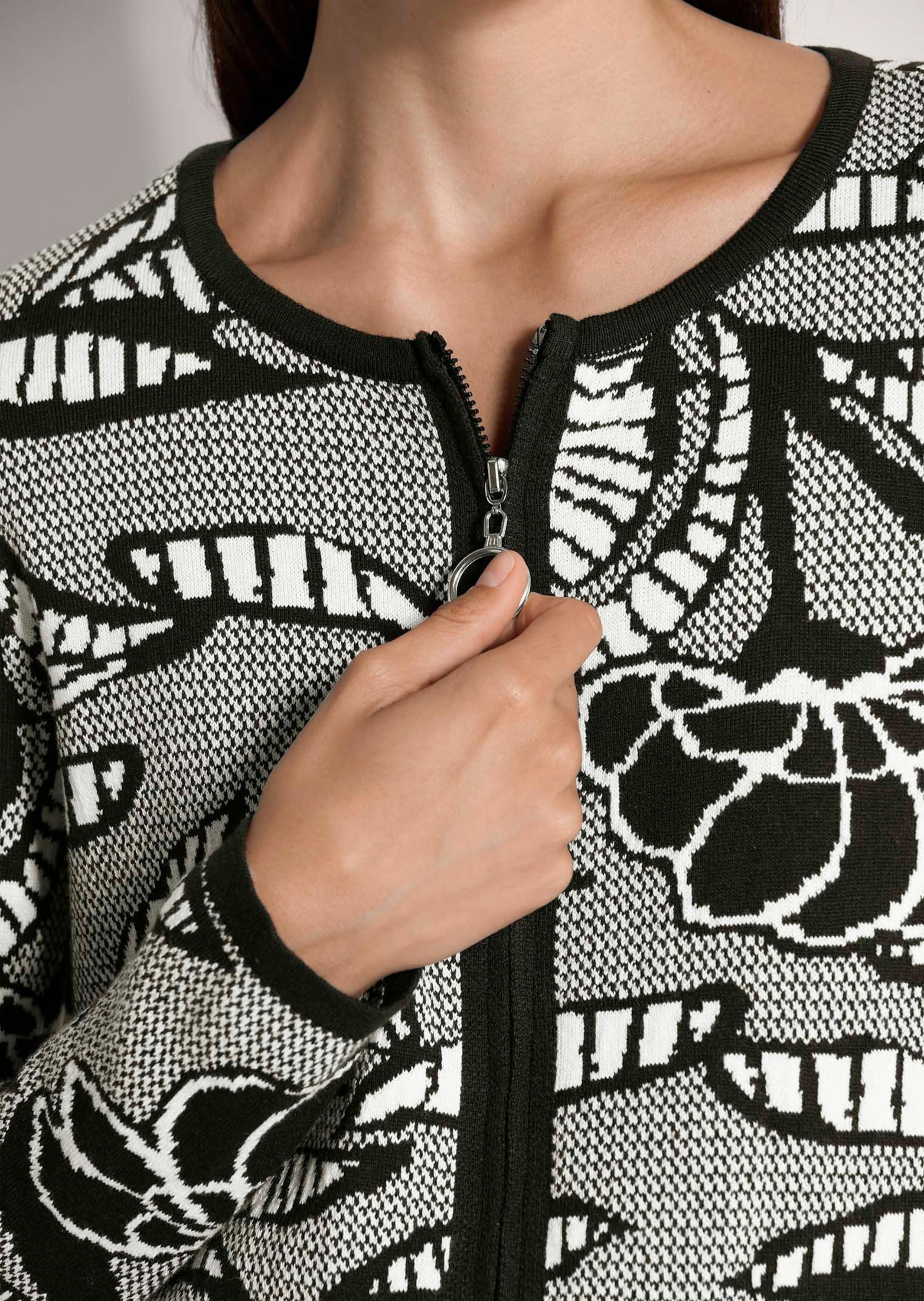 MADELEINE Strickjacke »Strickblazer Elegante Jacke im Jacquard-Feinstrick, Musterung«