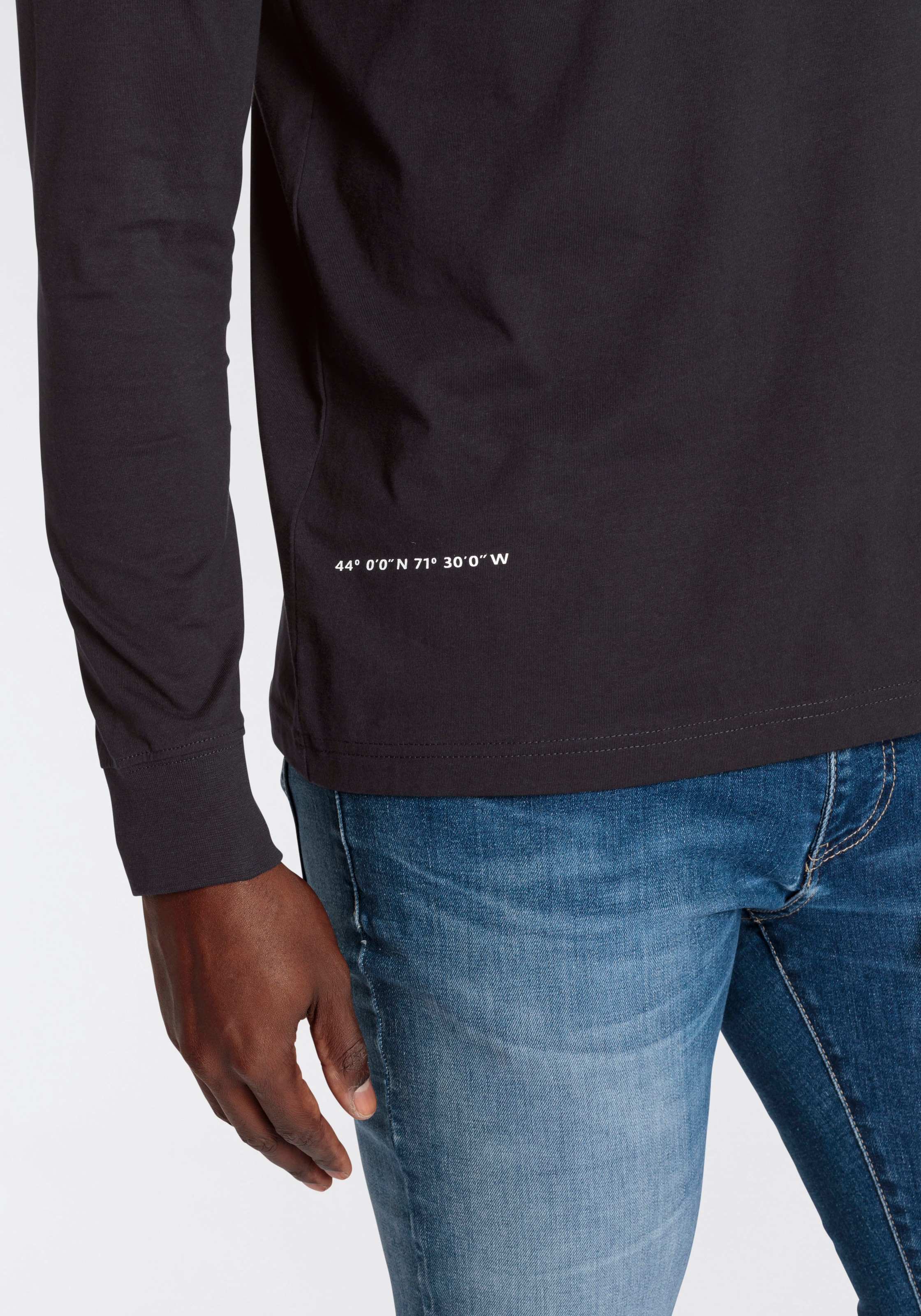 DELMAO Rundhalsshirt, schmal geschnitten, mit Print, aus 100% Baumwolle