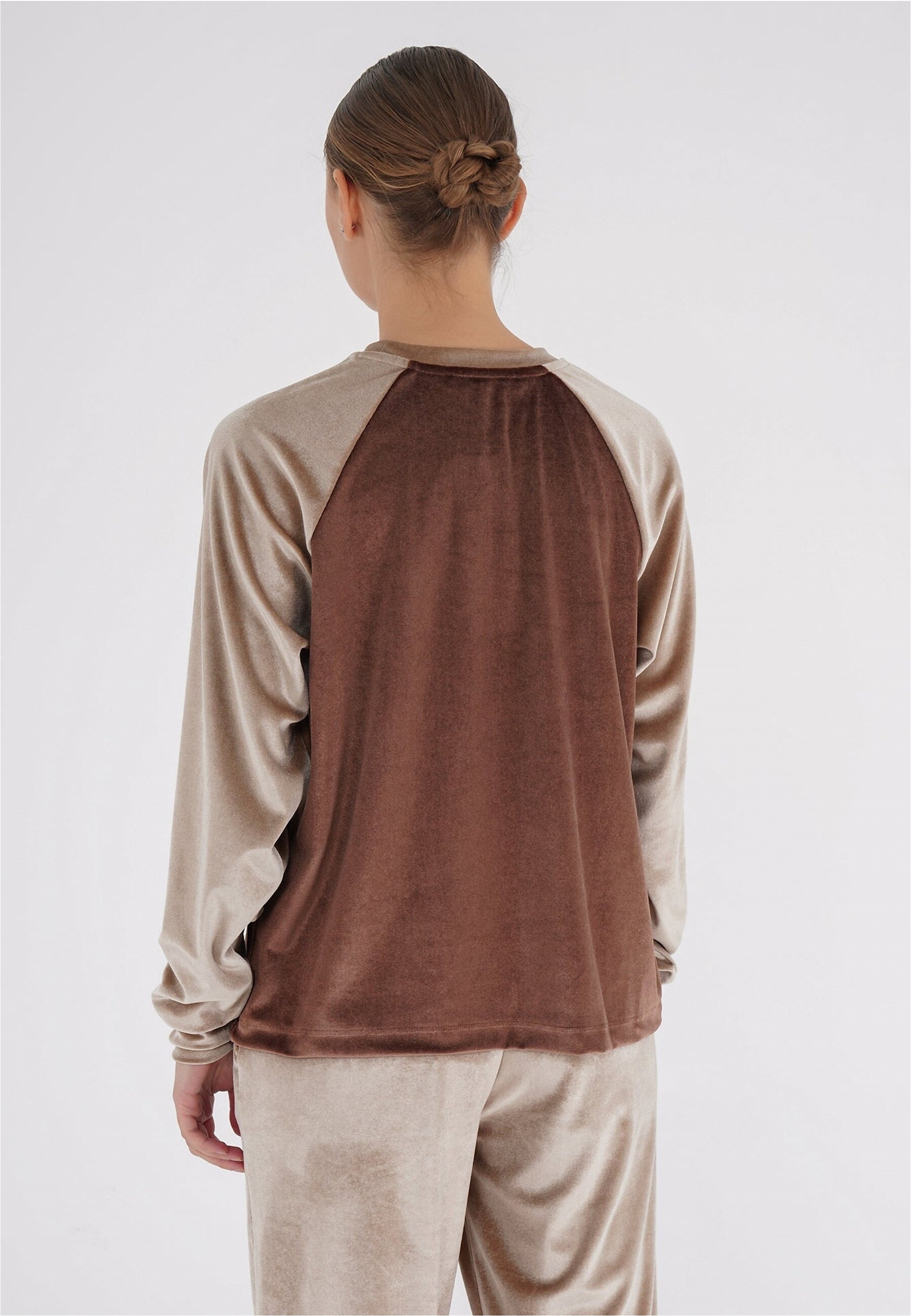 freshlions Sweatshirt »Sally«, (1 tlg.), aus samtig, weichem Stoff hergestellt