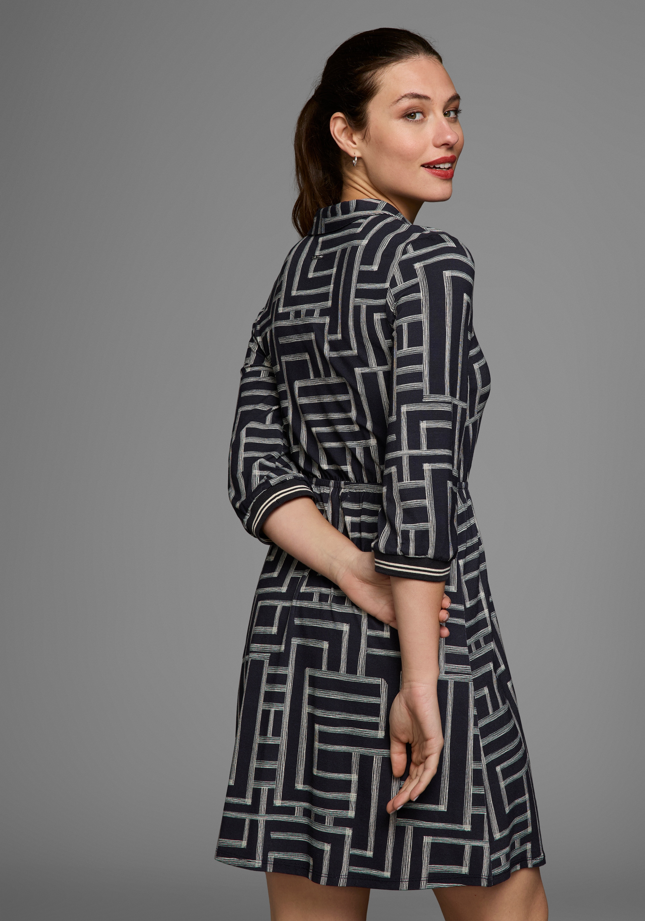 Laura Scott Polokleid, mit Grafik-Print - NEUE KOLLEKTION