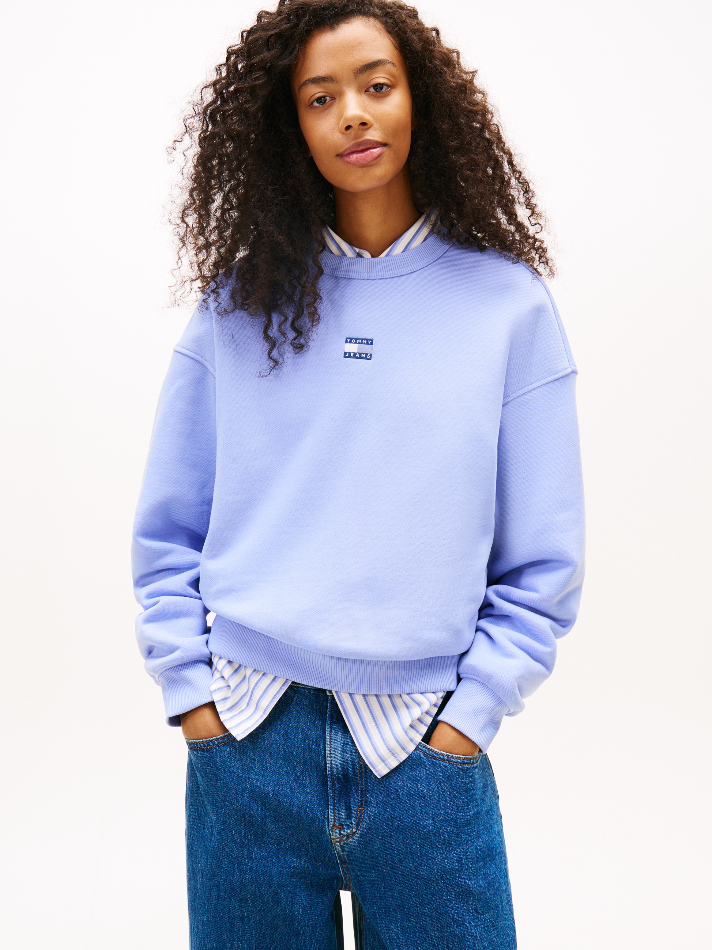 Tommy Jeans Sweatshirt »Sweatshirt TJW BXY BADGE«, mit Dropshoulder-Design und Frontlogo