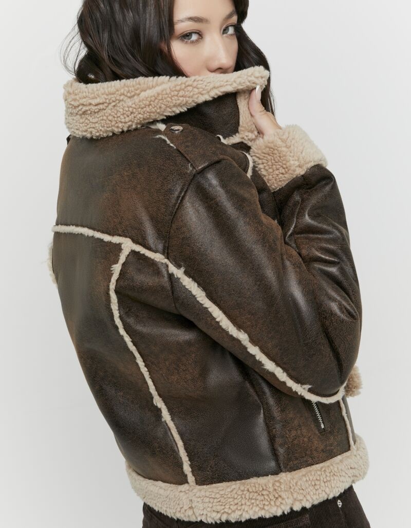 Tally Weijl Lederimitatjacke »SJAPUTUSU« in Lederoptik mit Reverskragen, Zipper und Teddyfutter