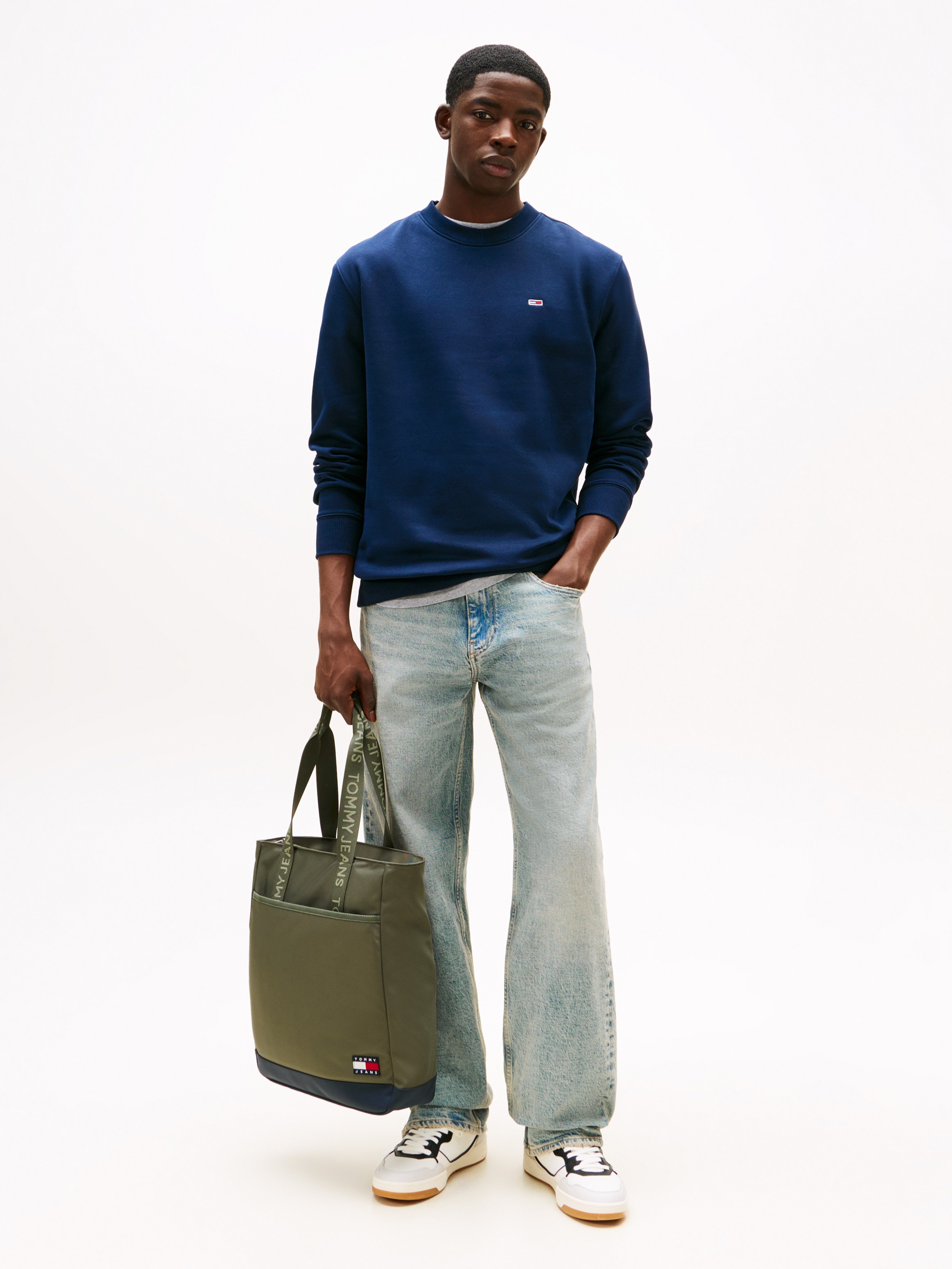 Thumbnail - Tommy Jeans "TJM REGULAR FLAG CREW NECK", Mit besticktem Markenlogo auf Brusthöhe