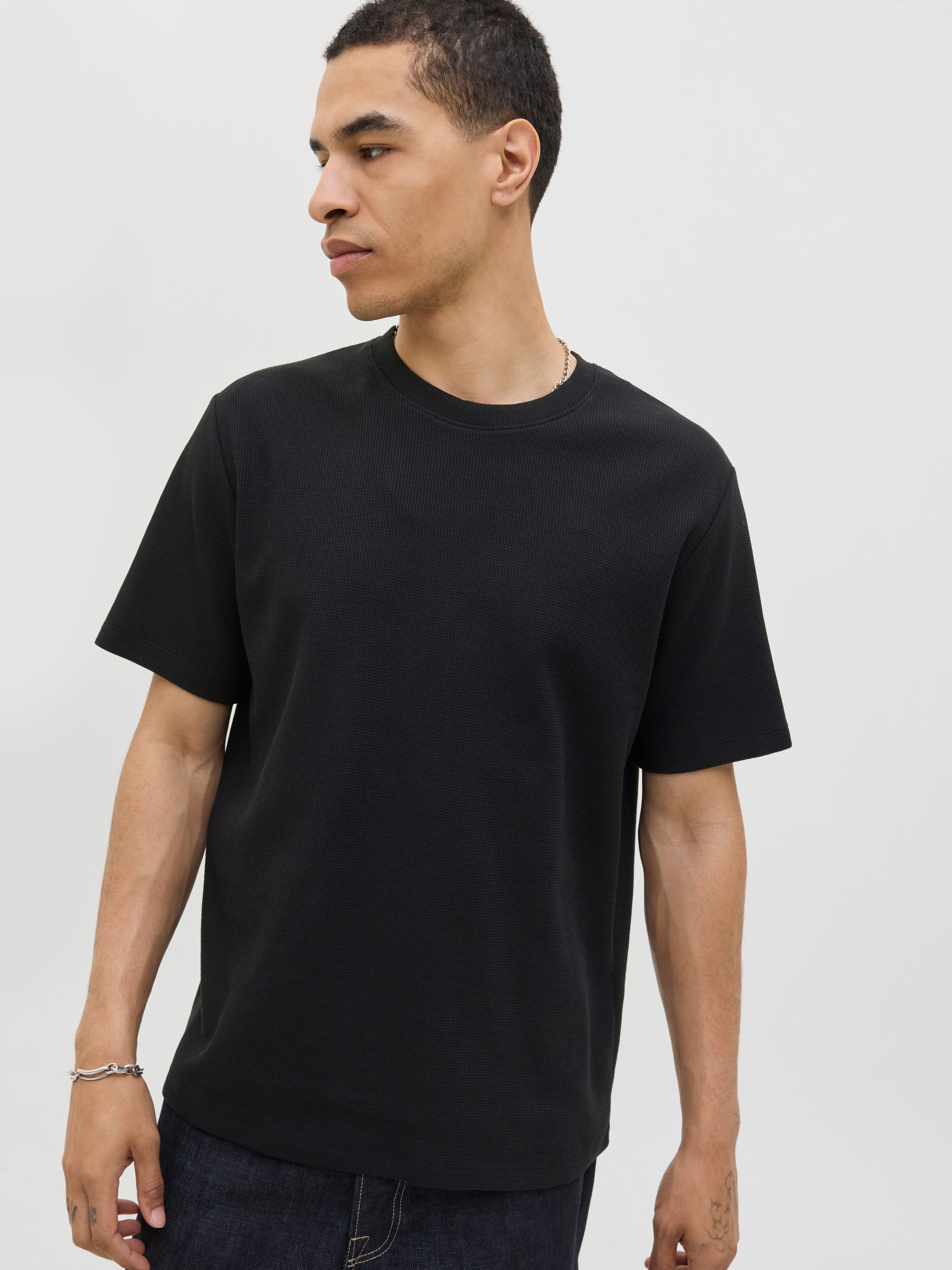 JACK & JONES Herren T-Shirt "JJEAUSTIN TEE SS NOOS", schwarz, Gr. L, unifarben, Single Jersey, Obermaterial: 98% Polyester, 2% Elasthan, Shirts,