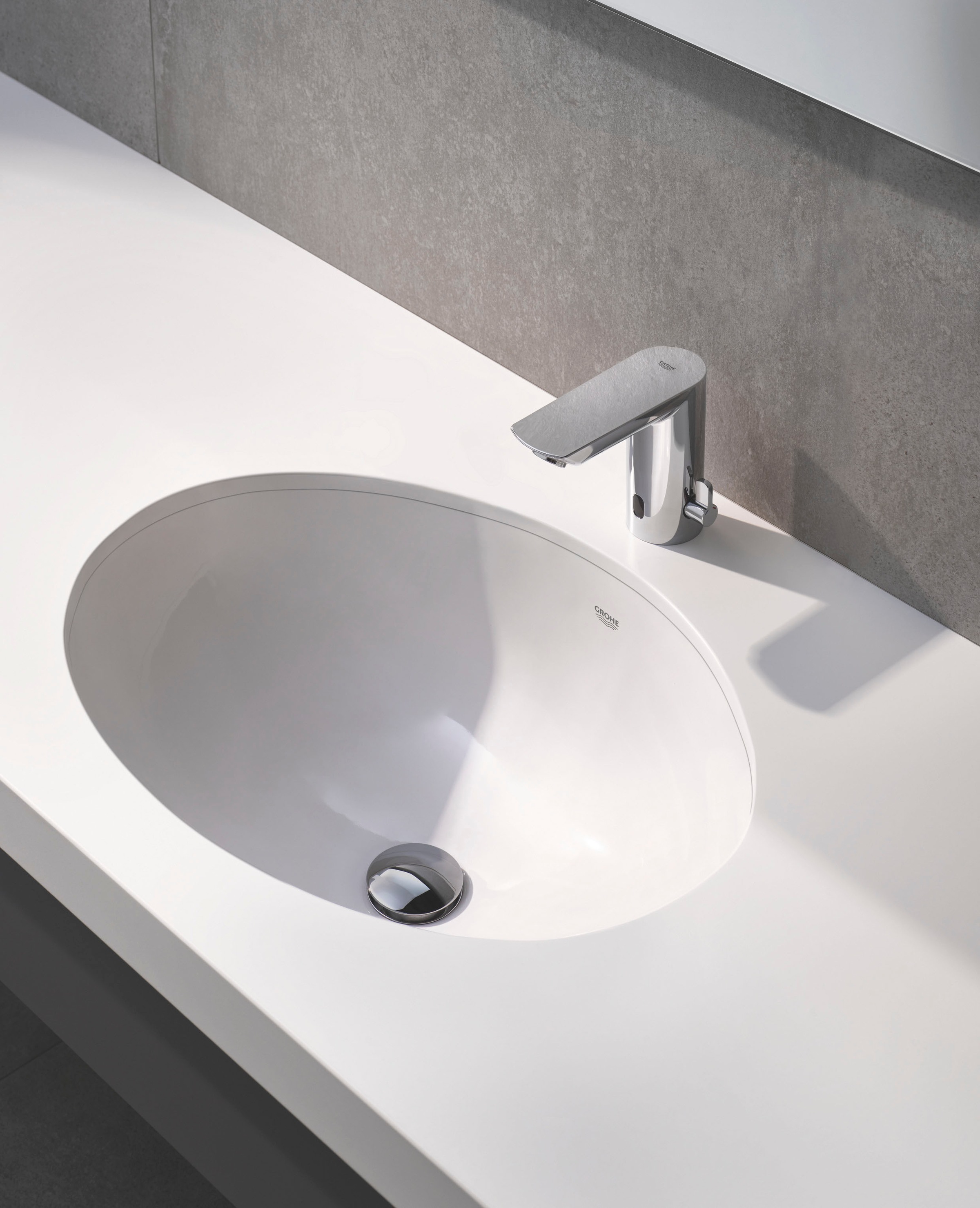 Grohe Elektrischer Wasserhahn »Bau«, langlebige Oberfläche