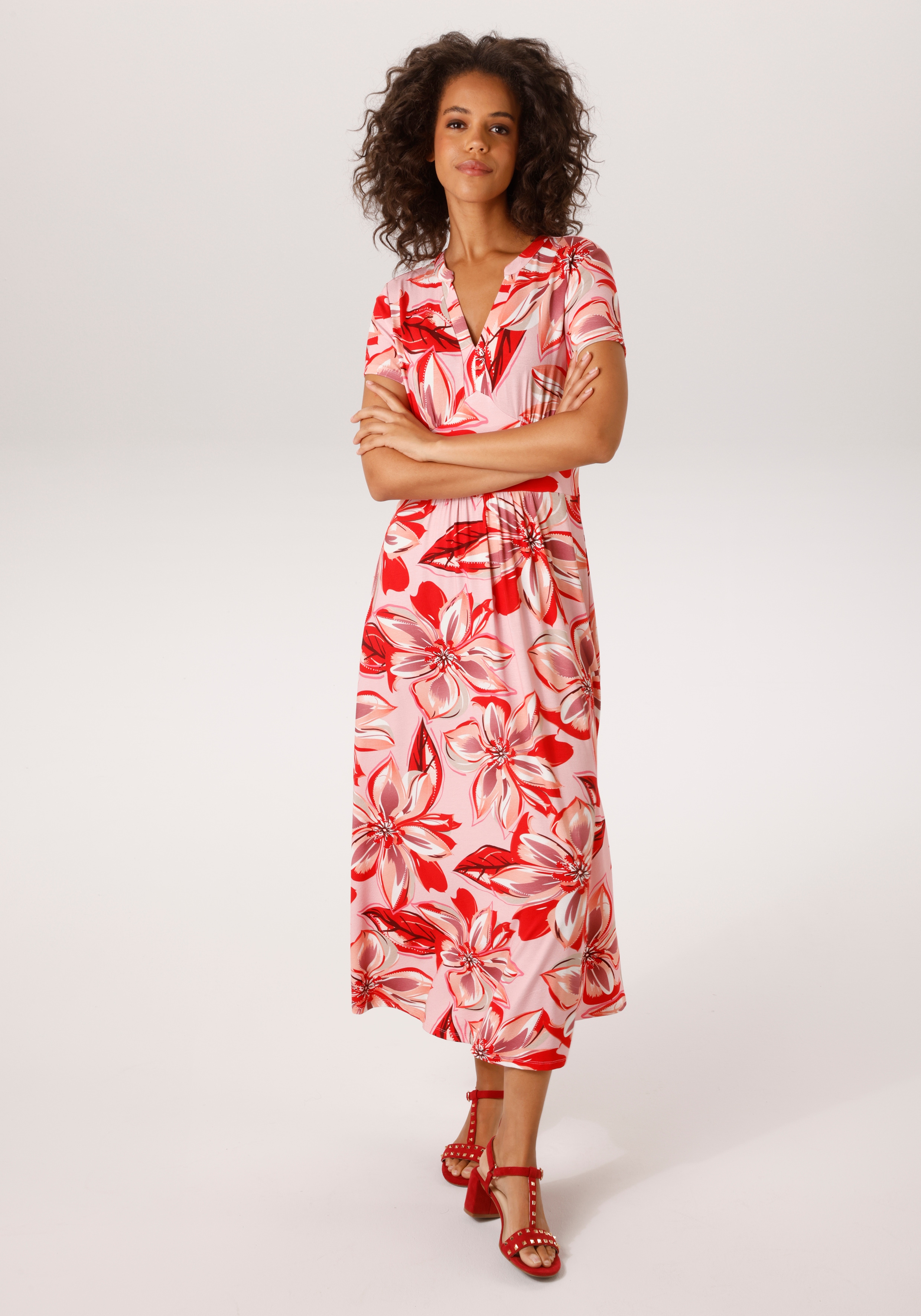 Aniston CASUAL Sommerkleid mit farbharmonischen, großflächigen Blüten bedruckt