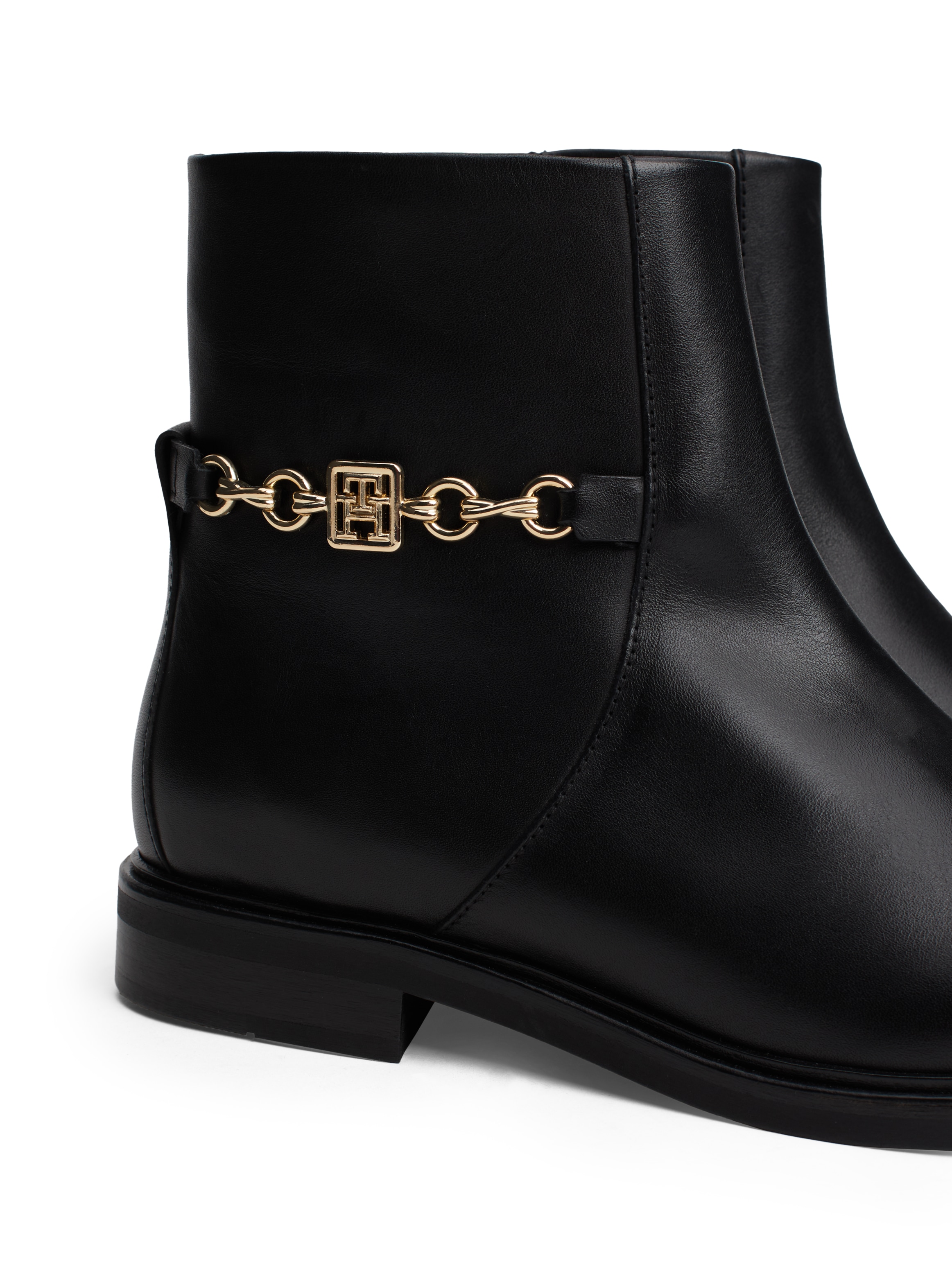 Tommy hilfiger chain boots sales