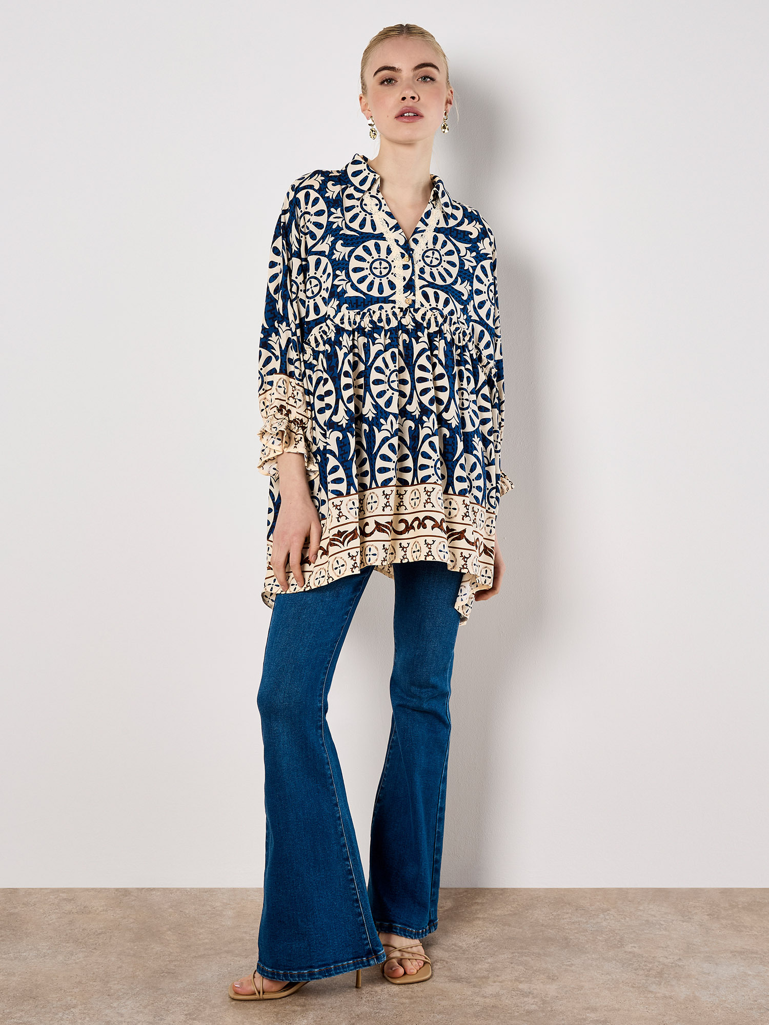 Apricot T-Shirt "Bedrucktes Hemd"