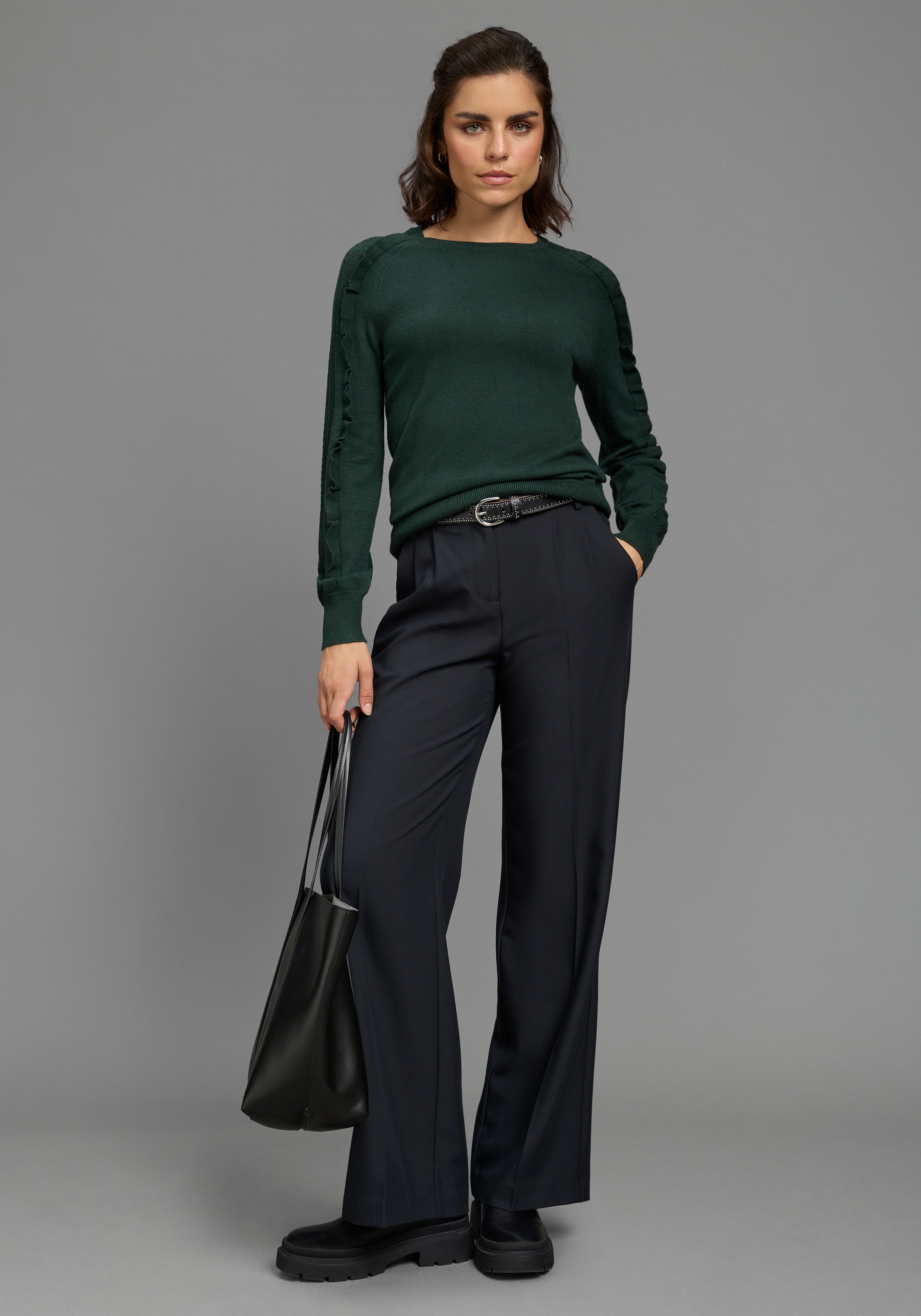 Laura Scott Strickpullover »mit femininem Ajourstrickmuster« mit figurumspielender Passform