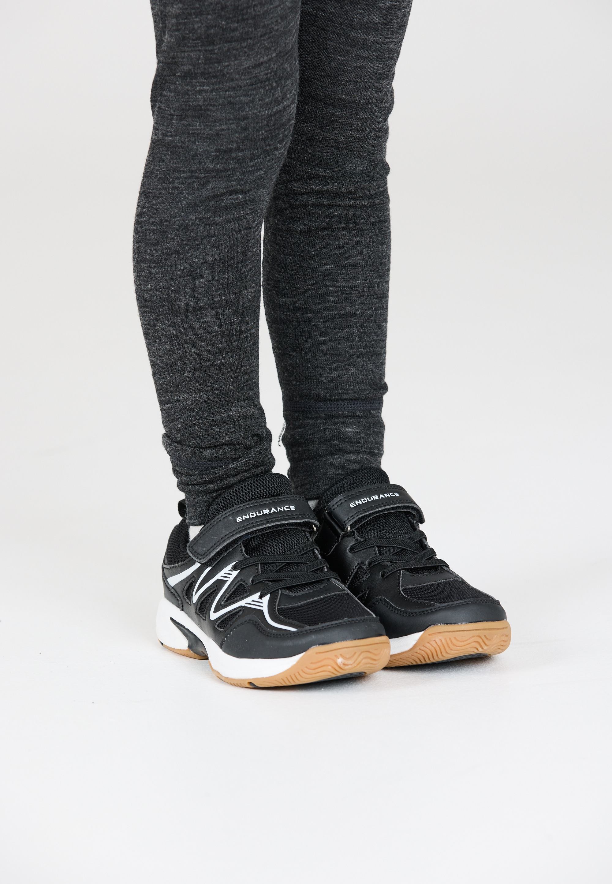 ENDURANCE Indoorschuh »Tasi«, mit praktischer Hallensohle und einfachem Verschluss